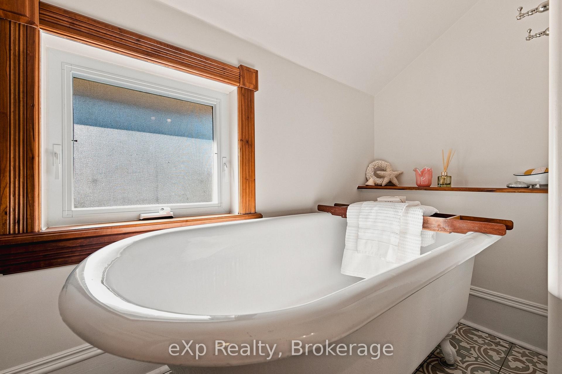 Photo 32 of 51 Osprey Street S, Southgate — HOMEH
