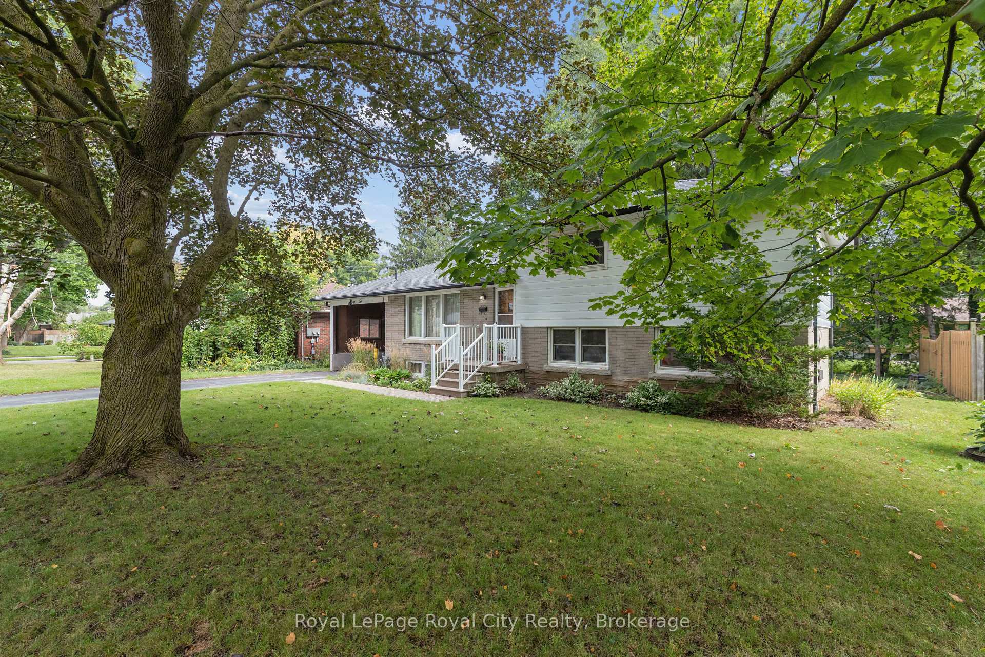Photo 2 of 62 Rodney Boulevard, Guelph, Dovercliffe Park/Old University — HOMEH