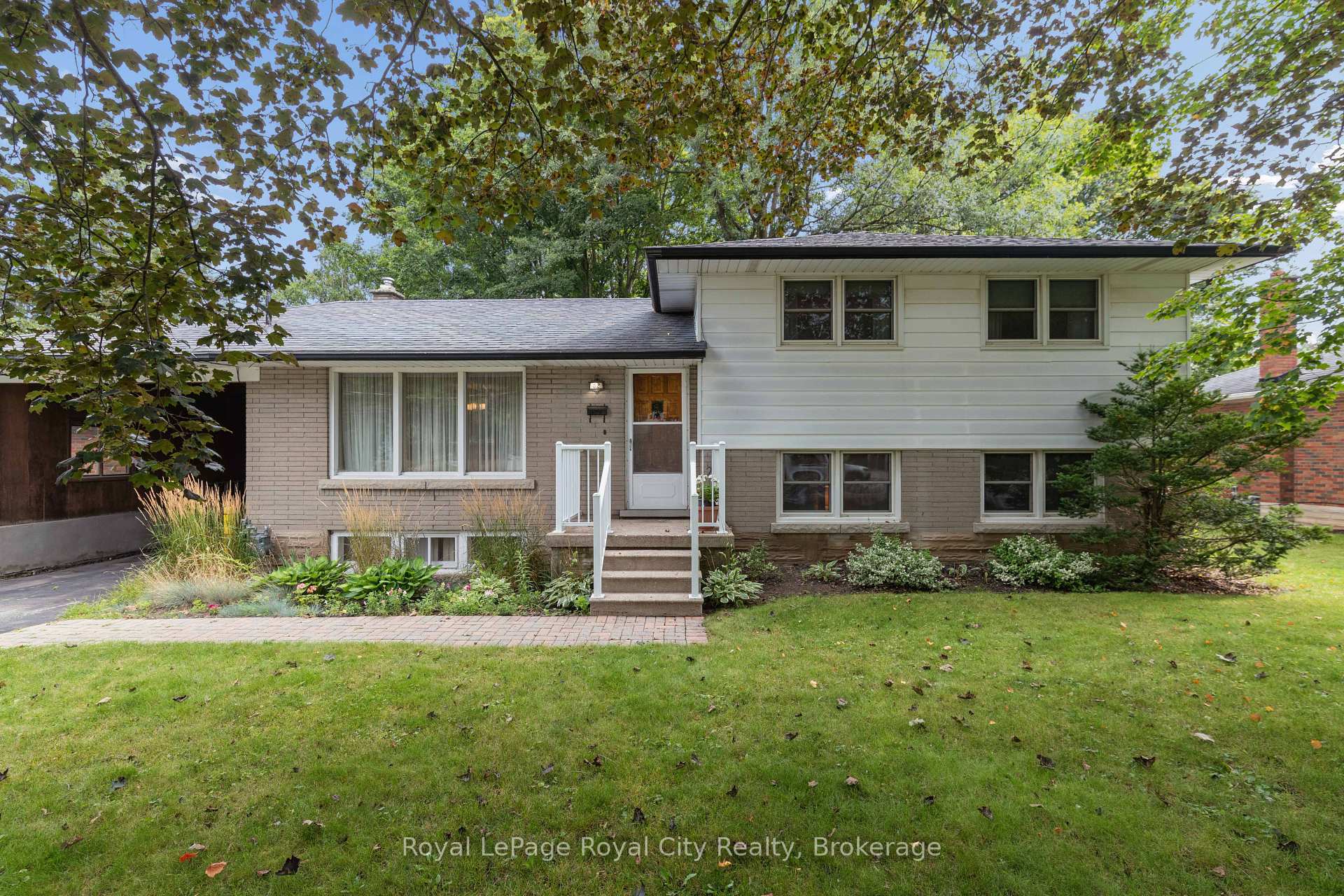 Photo 3 of 62 Rodney Boulevard, Guelph, Dovercliffe Park/Old University — HOMEH