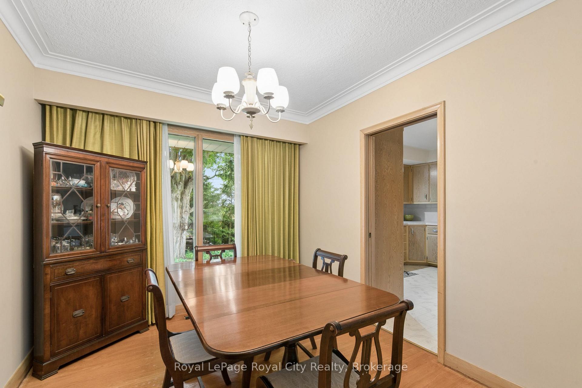 Photo 10 of 62 Rodney Boulevard, Guelph, Dovercliffe Park/Old University — HOMEH