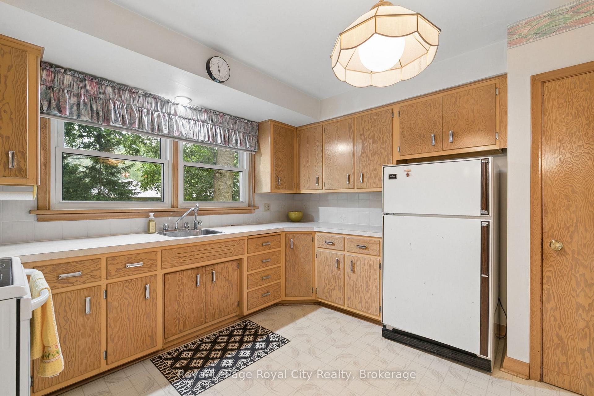 Photo 11 of 62 Rodney Boulevard, Guelph, Dovercliffe Park/Old University — HOMEH
