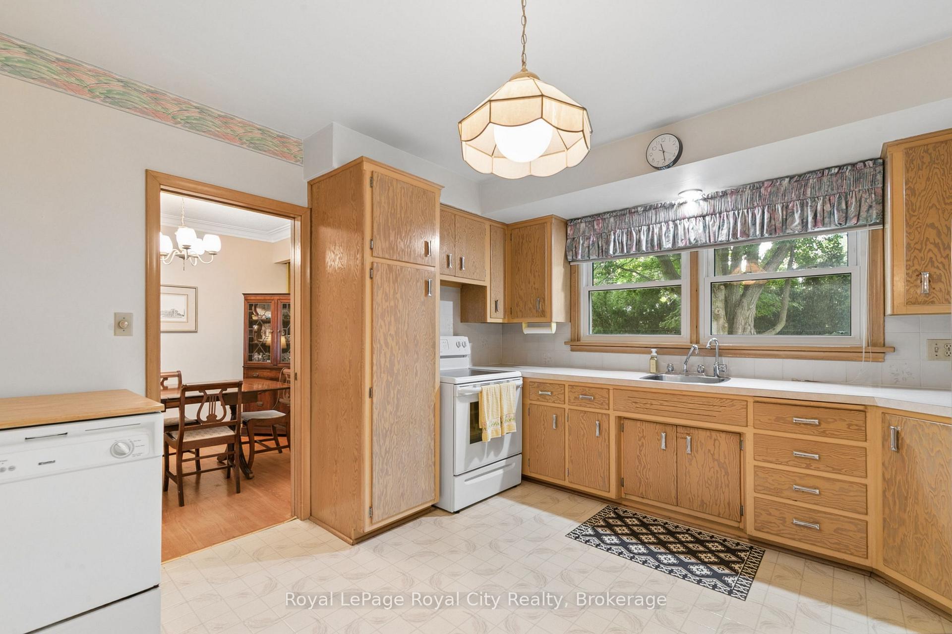 Photo 12 of 62 Rodney Boulevard, Guelph, Dovercliffe Park/Old University — HOMEH