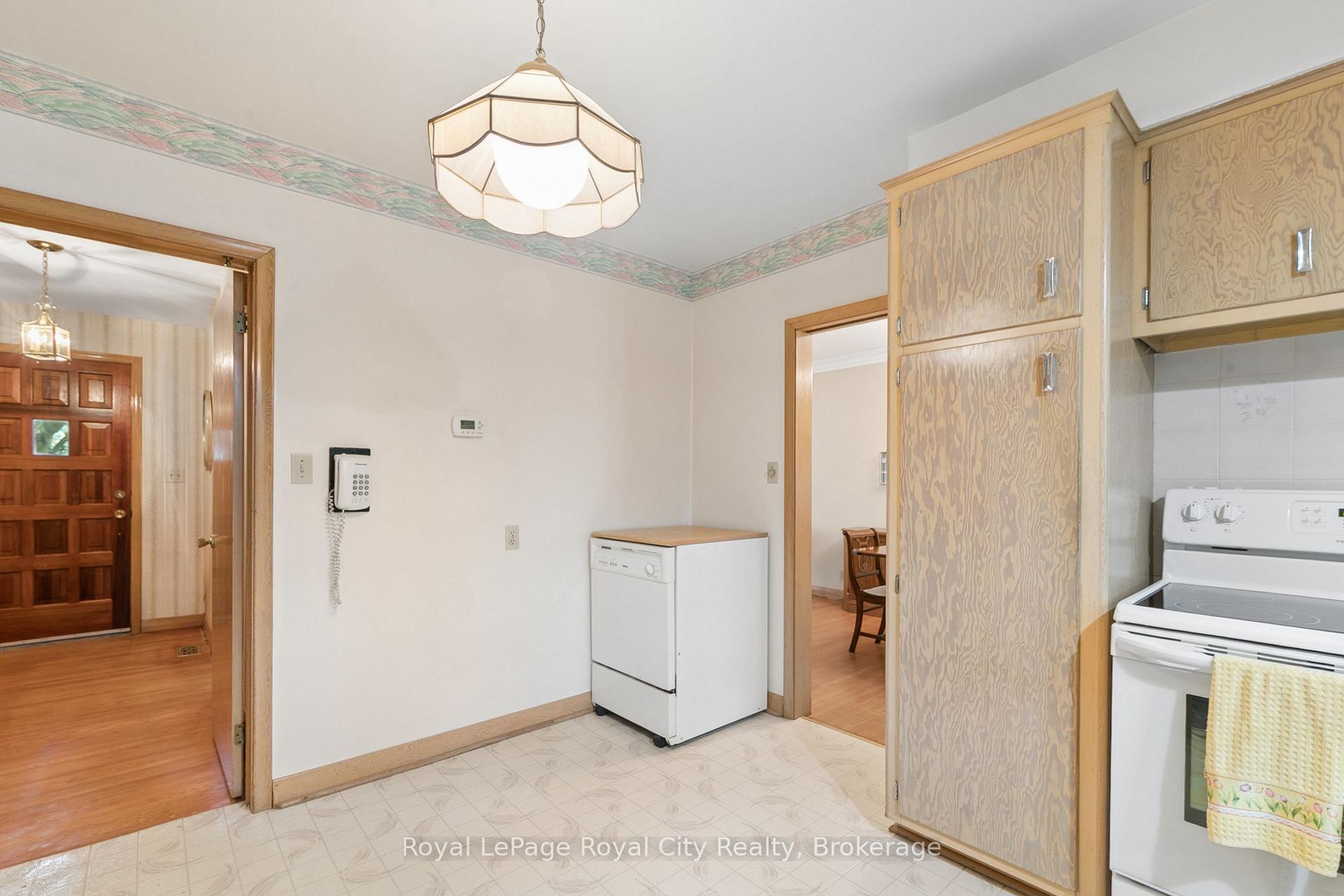 Photo 13 of 62 Rodney Boulevard, Guelph, Dovercliffe Park/Old University — HOMEH