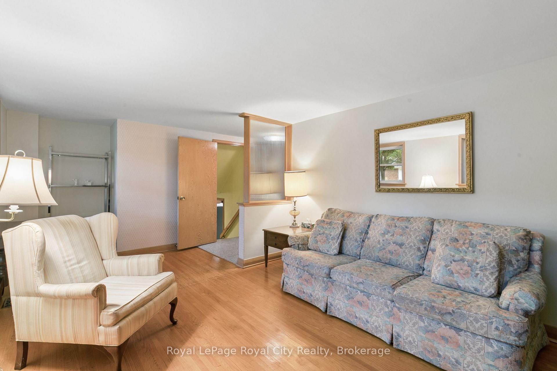 Photo 17 of 62 Rodney Boulevard, Guelph, Dovercliffe Park/Old University — HOMEH