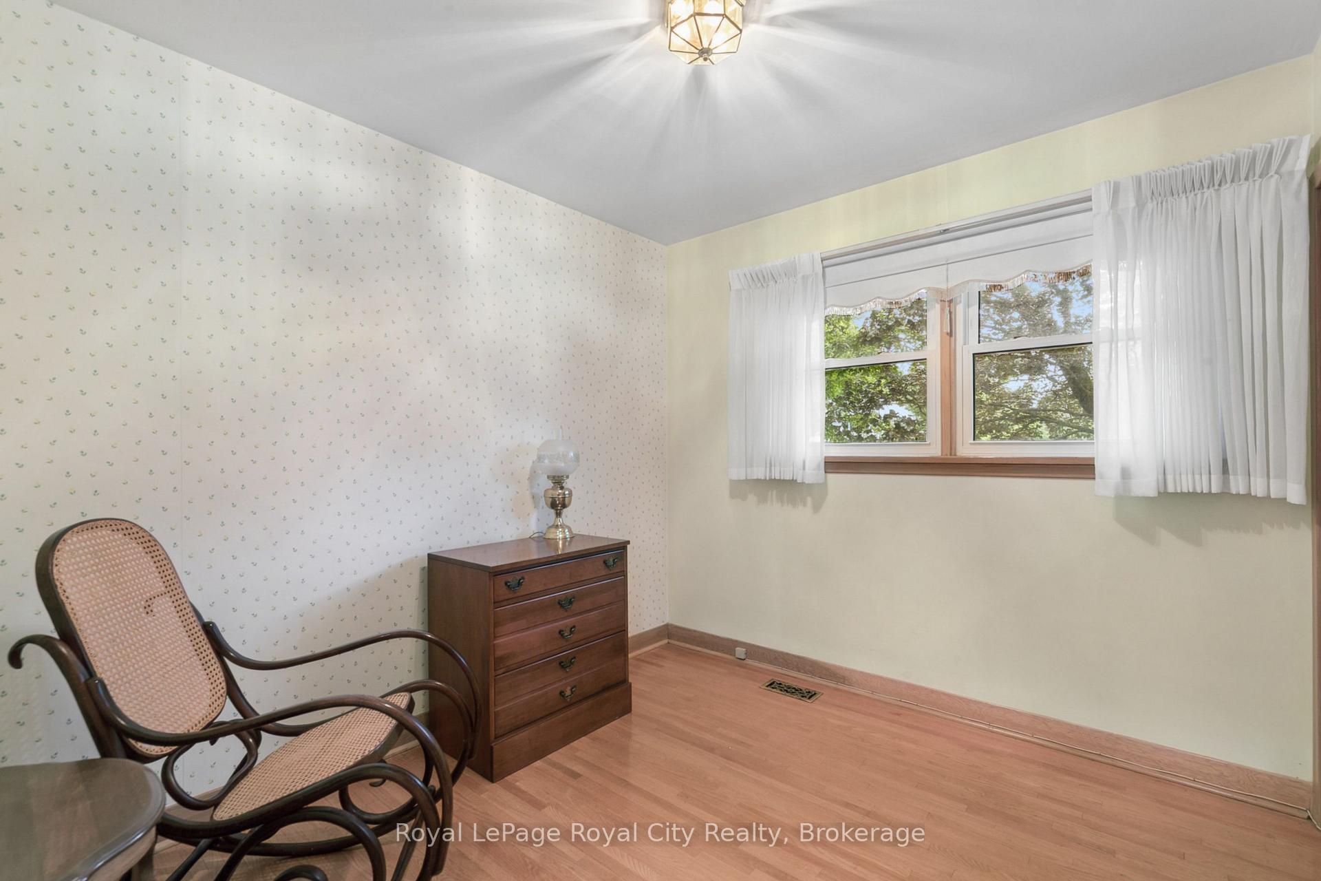 Photo 20 of 62 Rodney Boulevard, Guelph, Dovercliffe Park/Old University — HOMEH