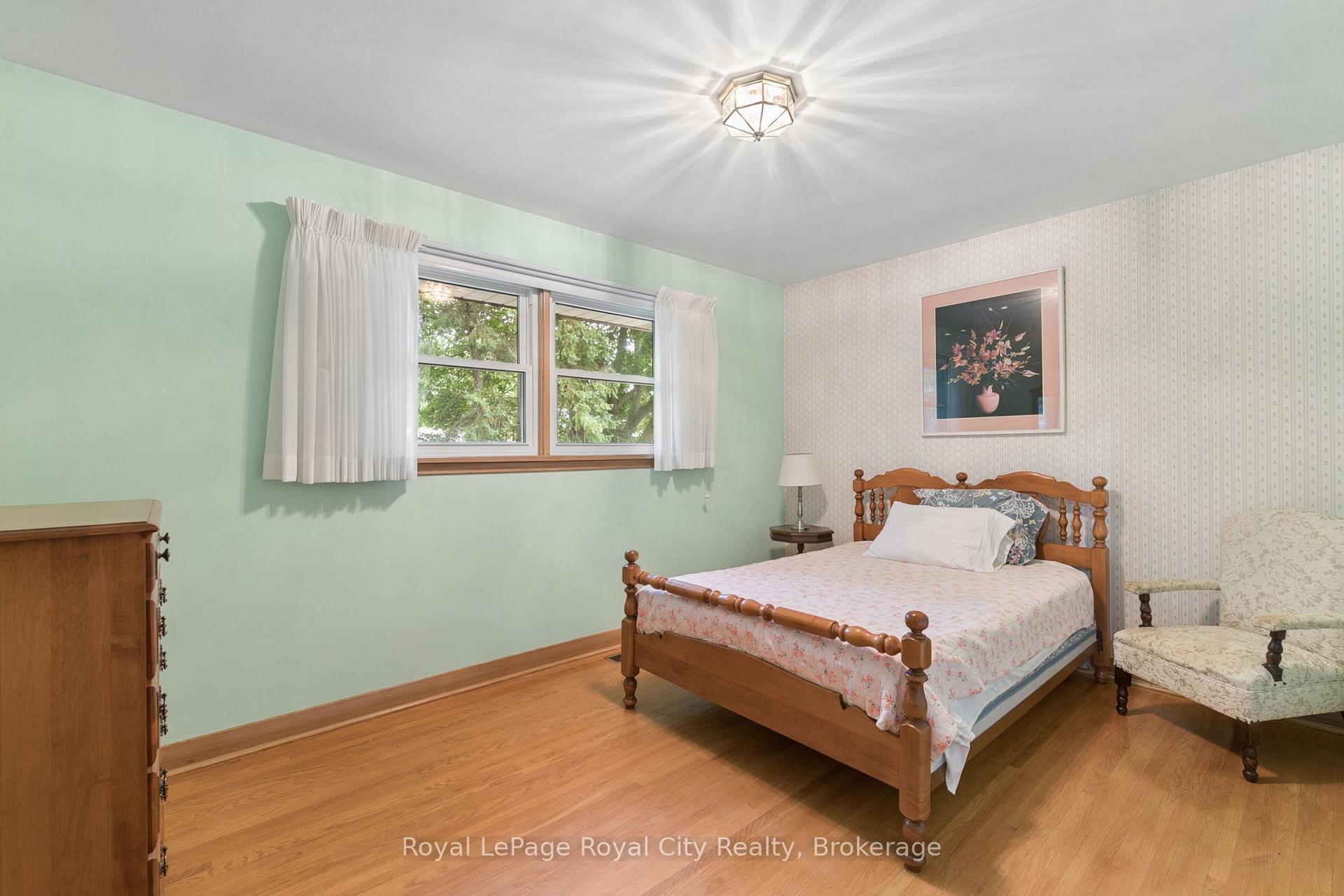 Photo 21 of 62 Rodney Boulevard, Guelph, Dovercliffe Park/Old University — HOMEH