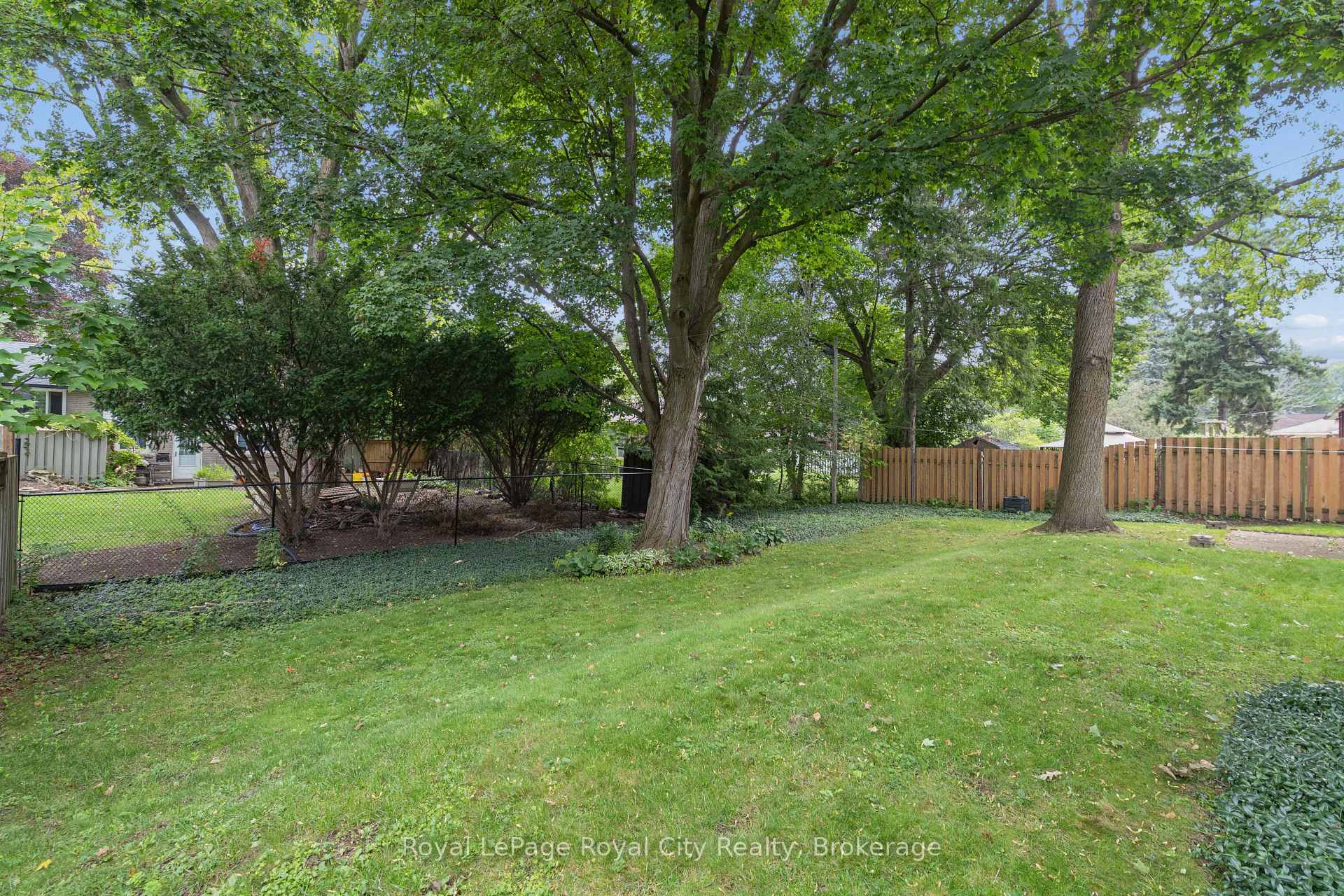 Photo 30 of 62 Rodney Boulevard, Guelph, Dovercliffe Park/Old University — HOMEH