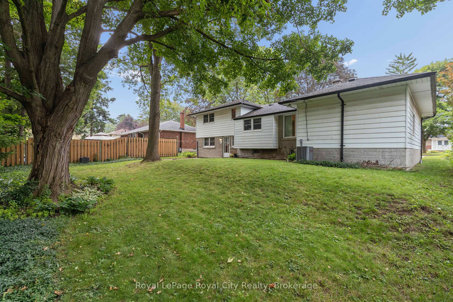Photo 31 of 62 Rodney Boulevard, Guelph, Dovercliffe Park/Old University — HOMEH