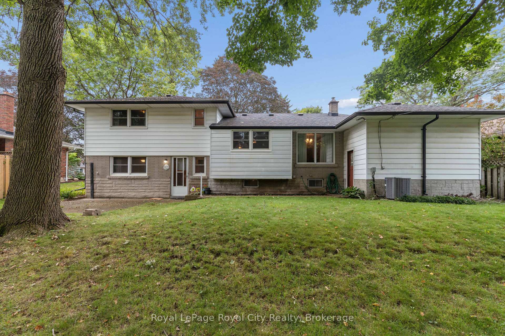 Photo 32 of 62 Rodney Boulevard, Guelph, Dovercliffe Park/Old University — HOMEH