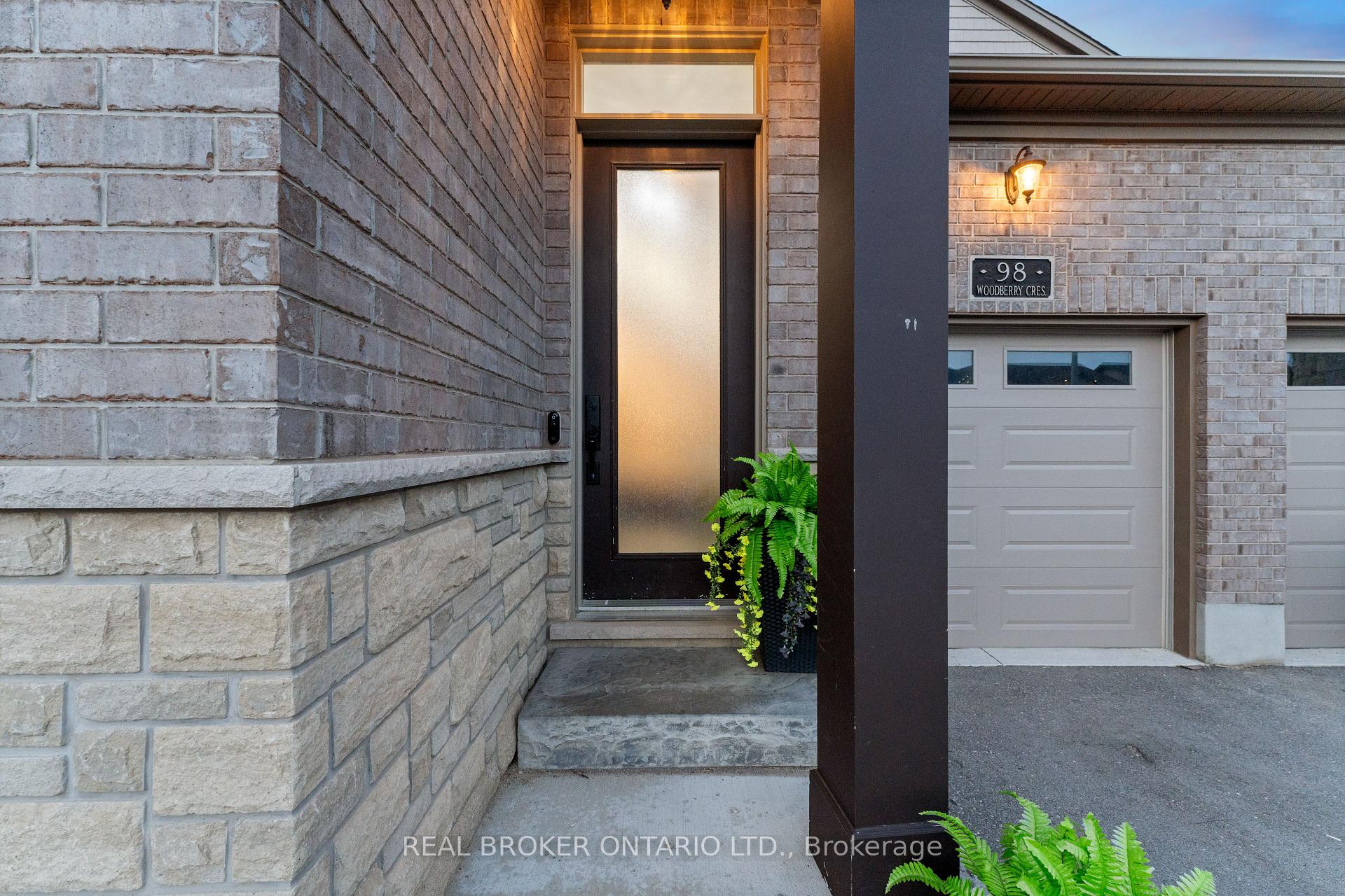 Photo 2 of 98 Woodberry Crescent, Woolwich, Confederation Heights — HOMEH