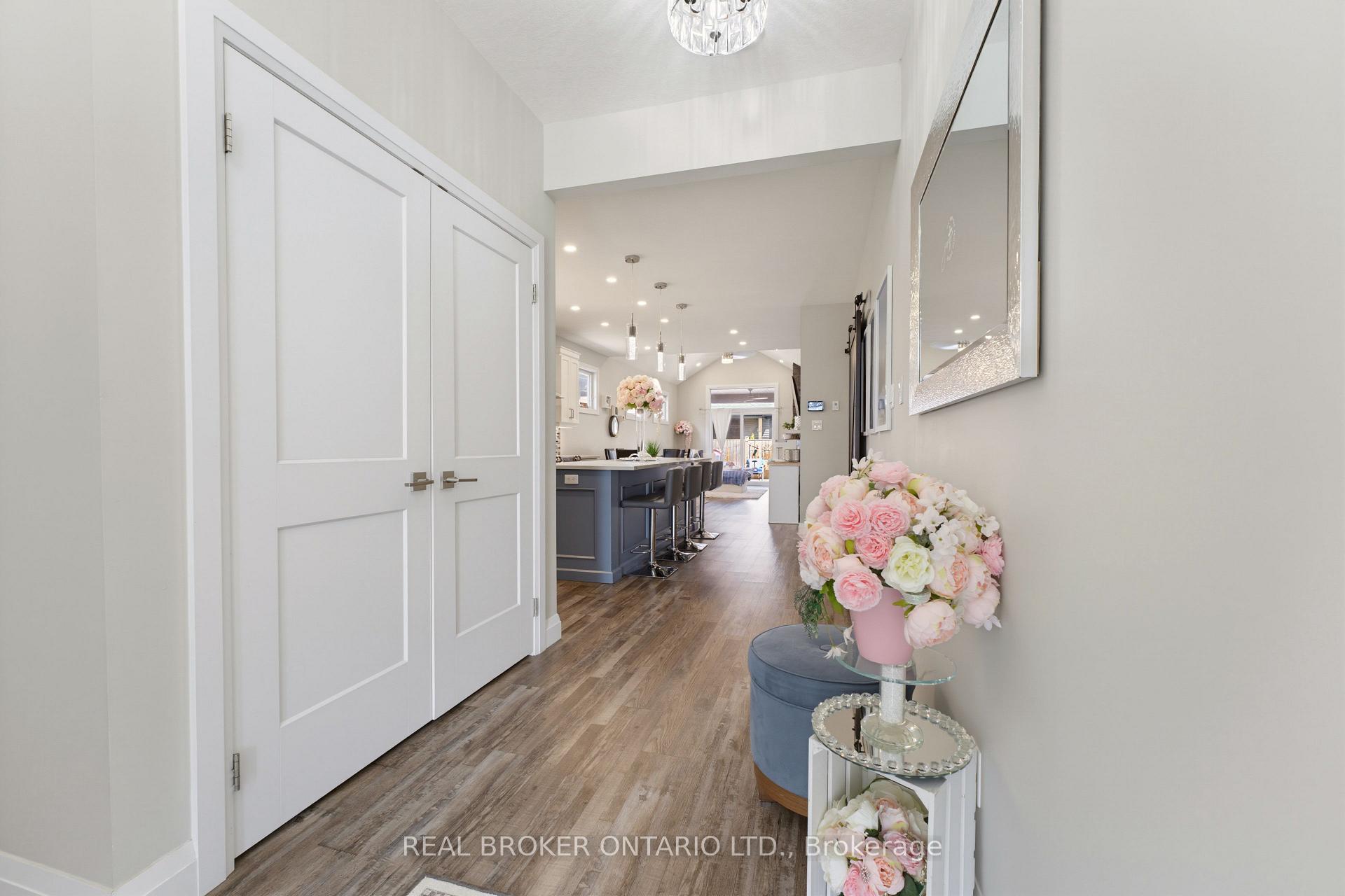 Photo 4 of 98 Woodberry Crescent, Woolwich, Confederation Heights — HOMEH