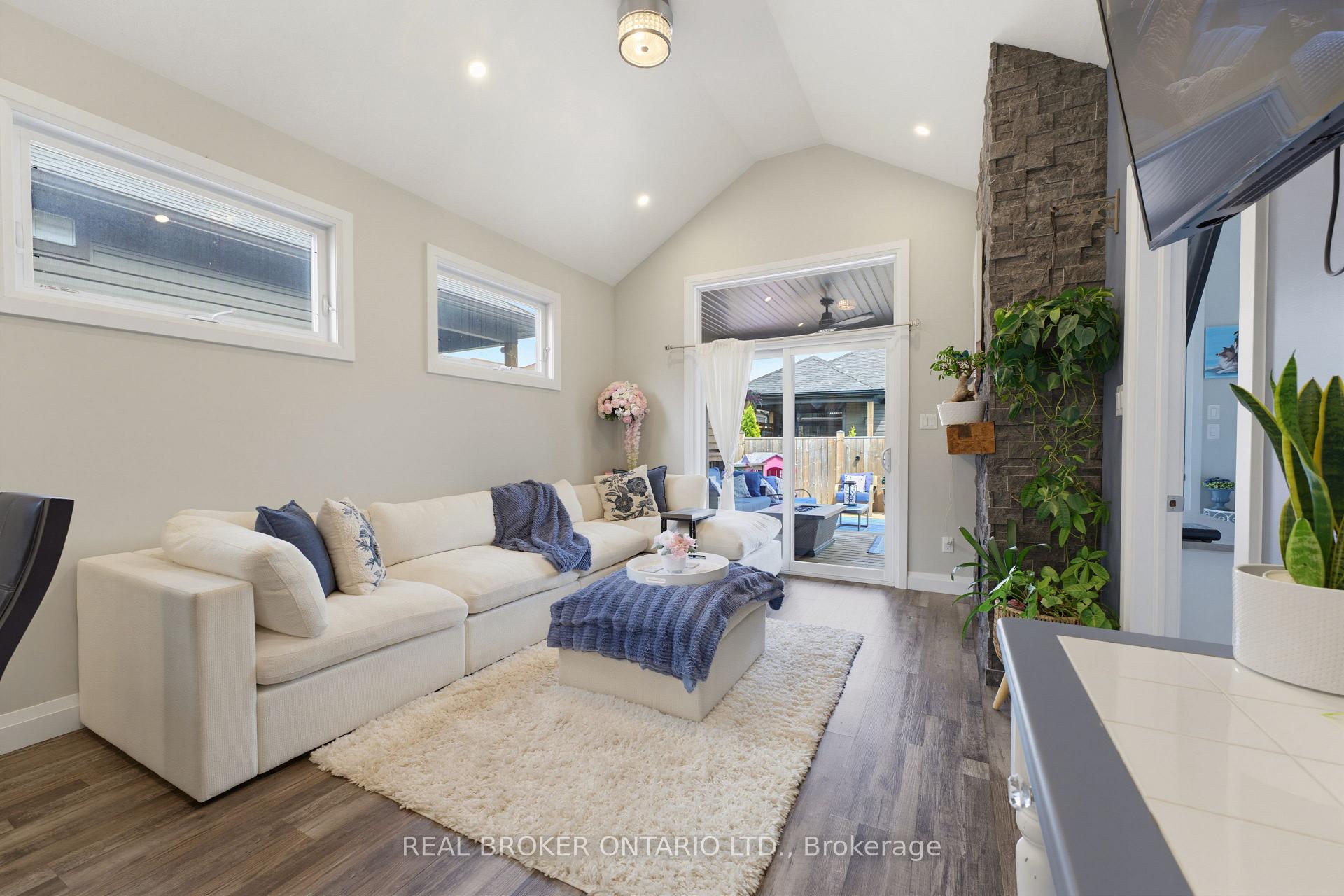Photo 9 of 98 Woodberry Crescent, Woolwich, Confederation Heights — HOMEH