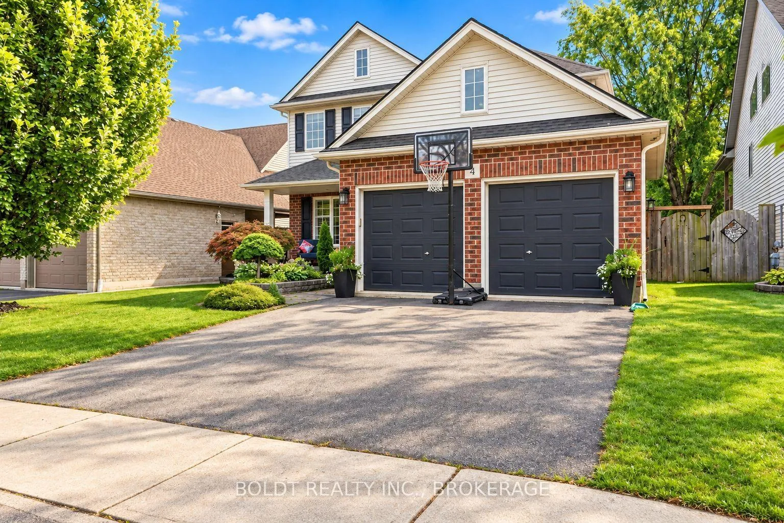 Photo 2 of 4 Arlene Street, St. Catharines, Rykert/Vansickle — HOMEH