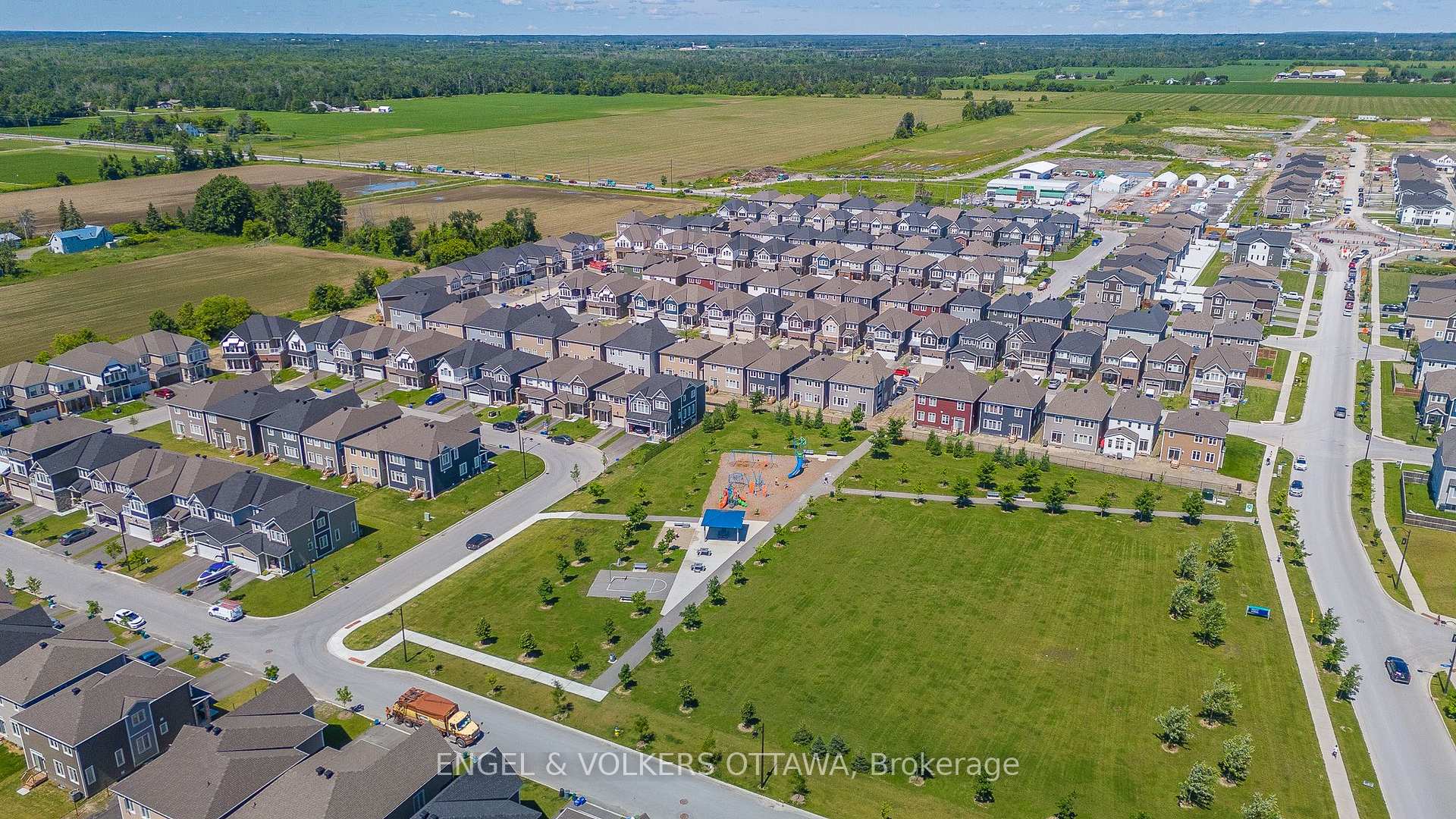 Photo 30 of 89 Hackamore Crescent, Ottawa, Goulbourn Twp From Franktown Rd/South To Rideau — HOMEH