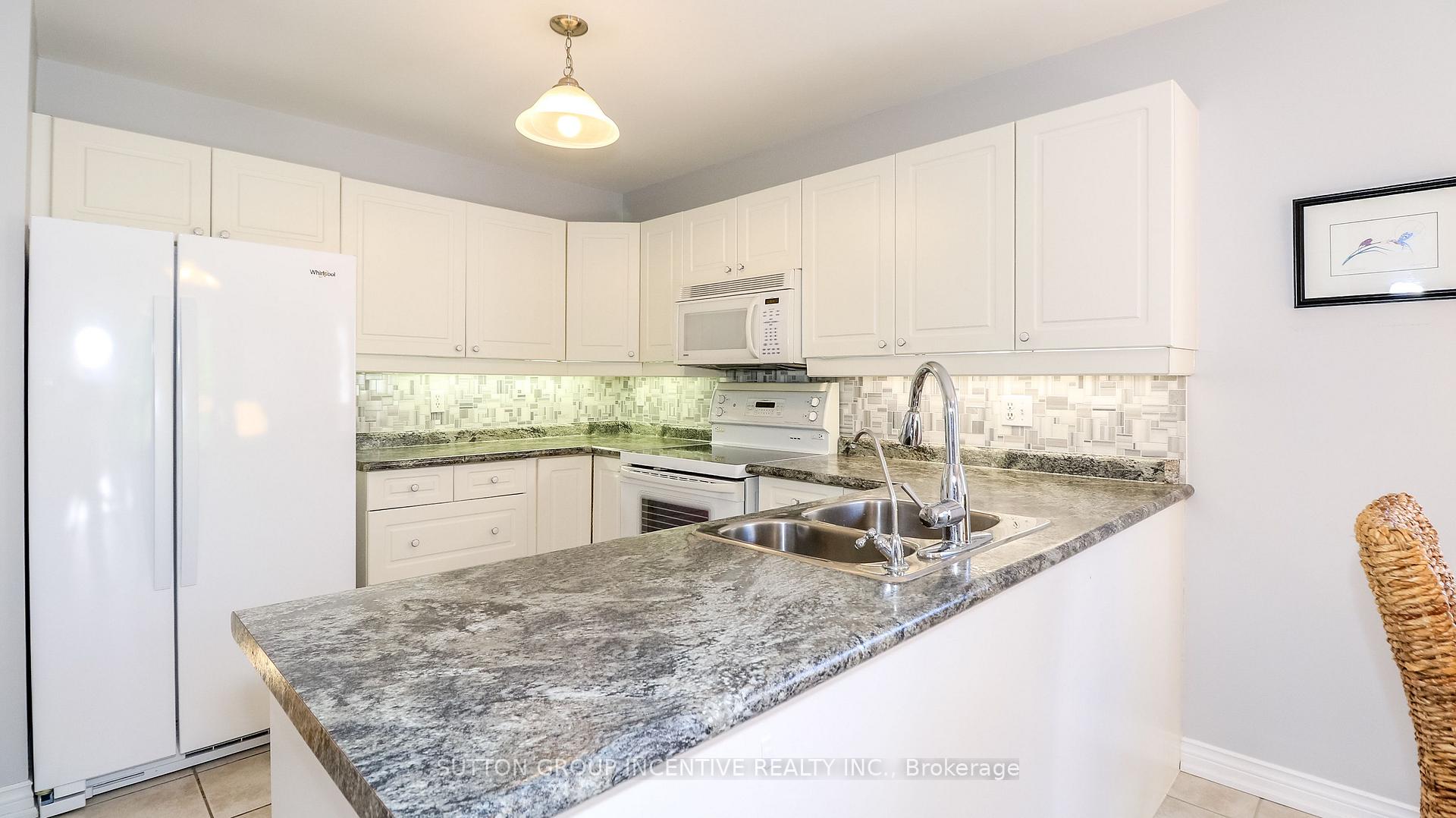 Photo 15 of 28 Brookfield Crescent, Barrie, Bayshore — HOMEH