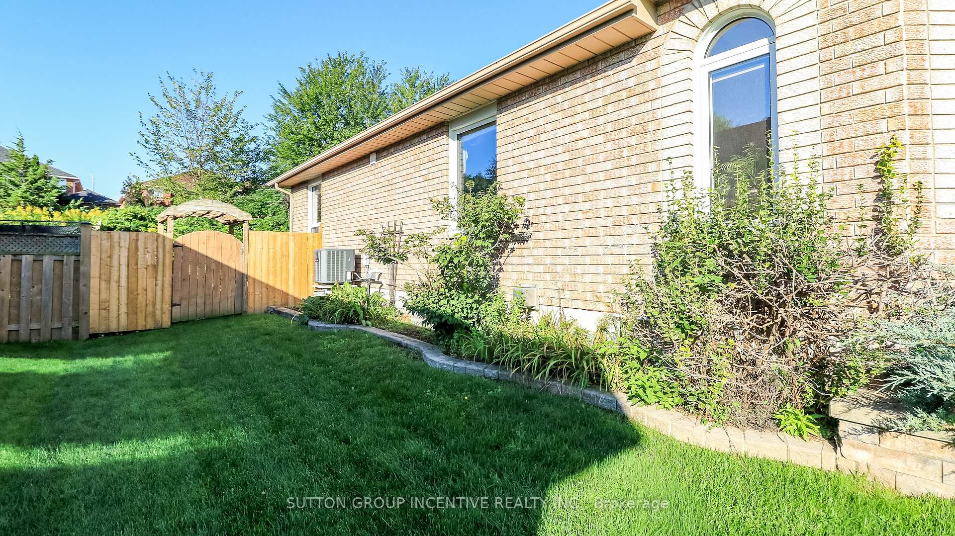 Photo 35 of 28 Brookfield Crescent, Barrie, Bayshore — HOMEH