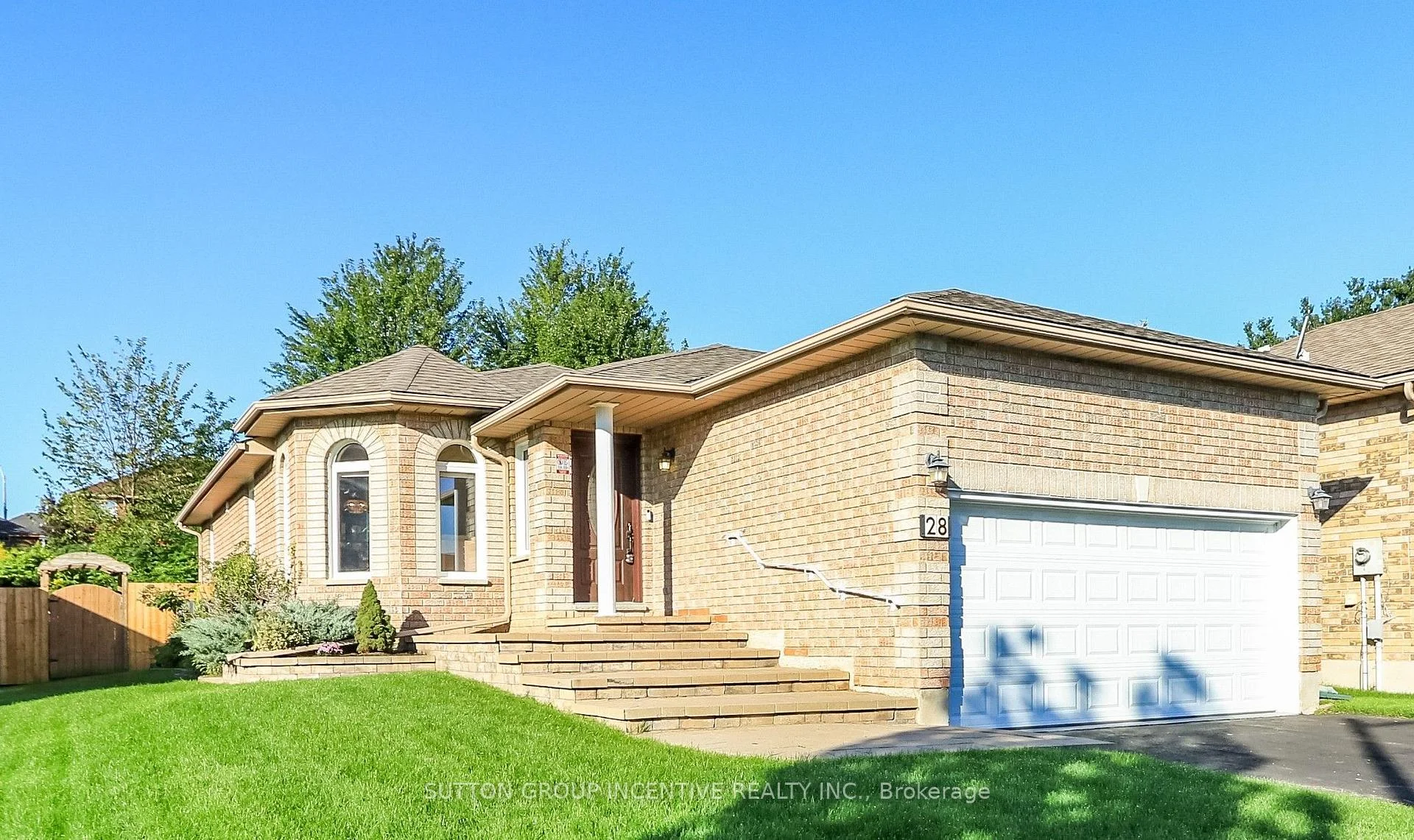 Photo 4 of 28 Brookfield Crescent, Barrie, Bayshore — HOMEH