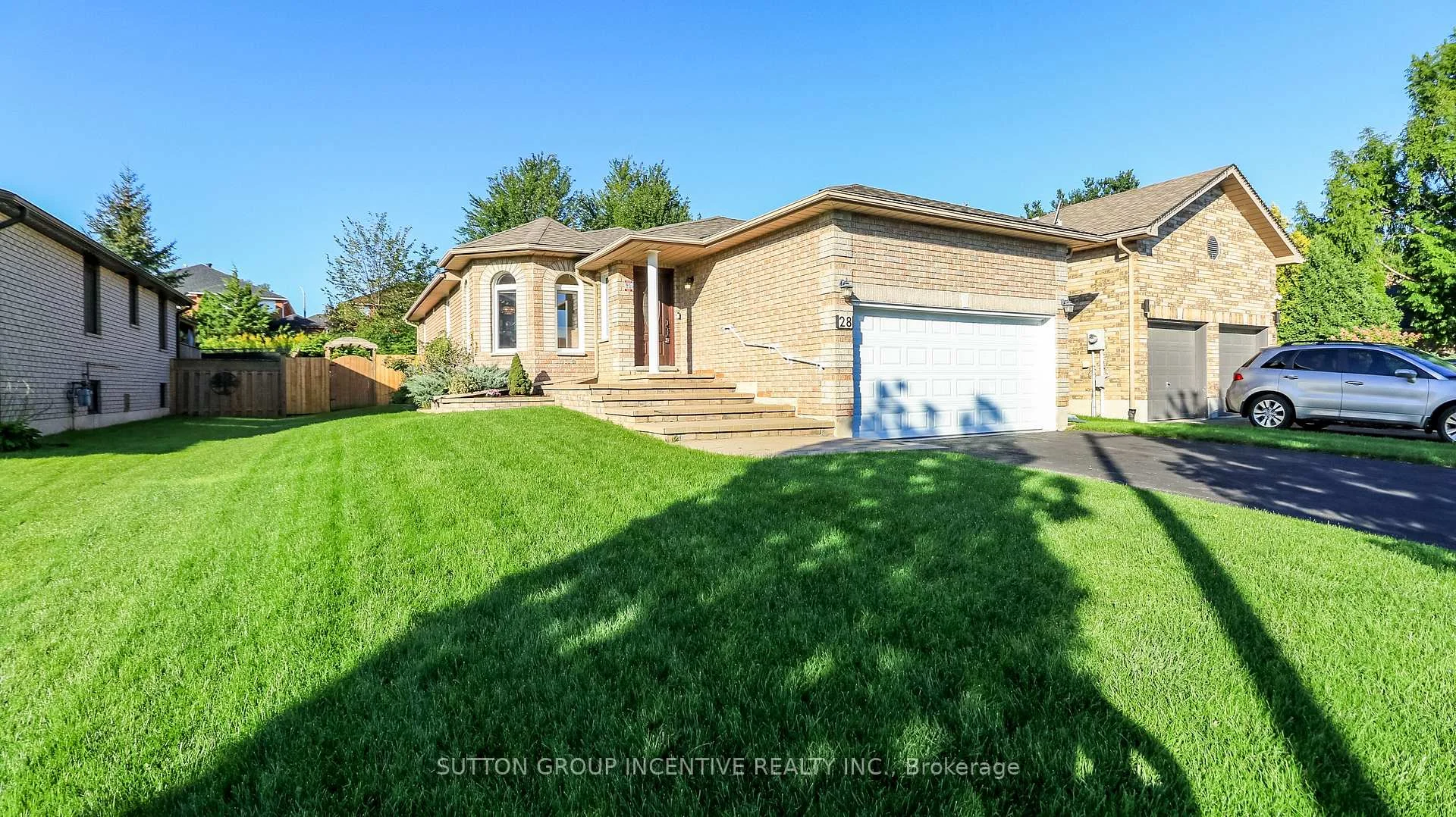 Photo 8 of 28 Brookfield Crescent, Barrie, Bayshore — HOMEH