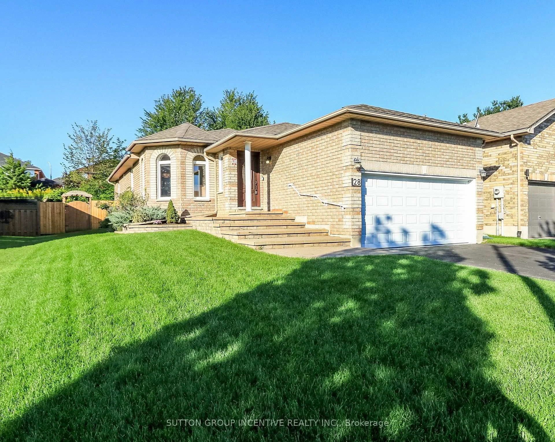 Photo 9 of 28 Brookfield Crescent, Barrie, Bayshore — HOMEH