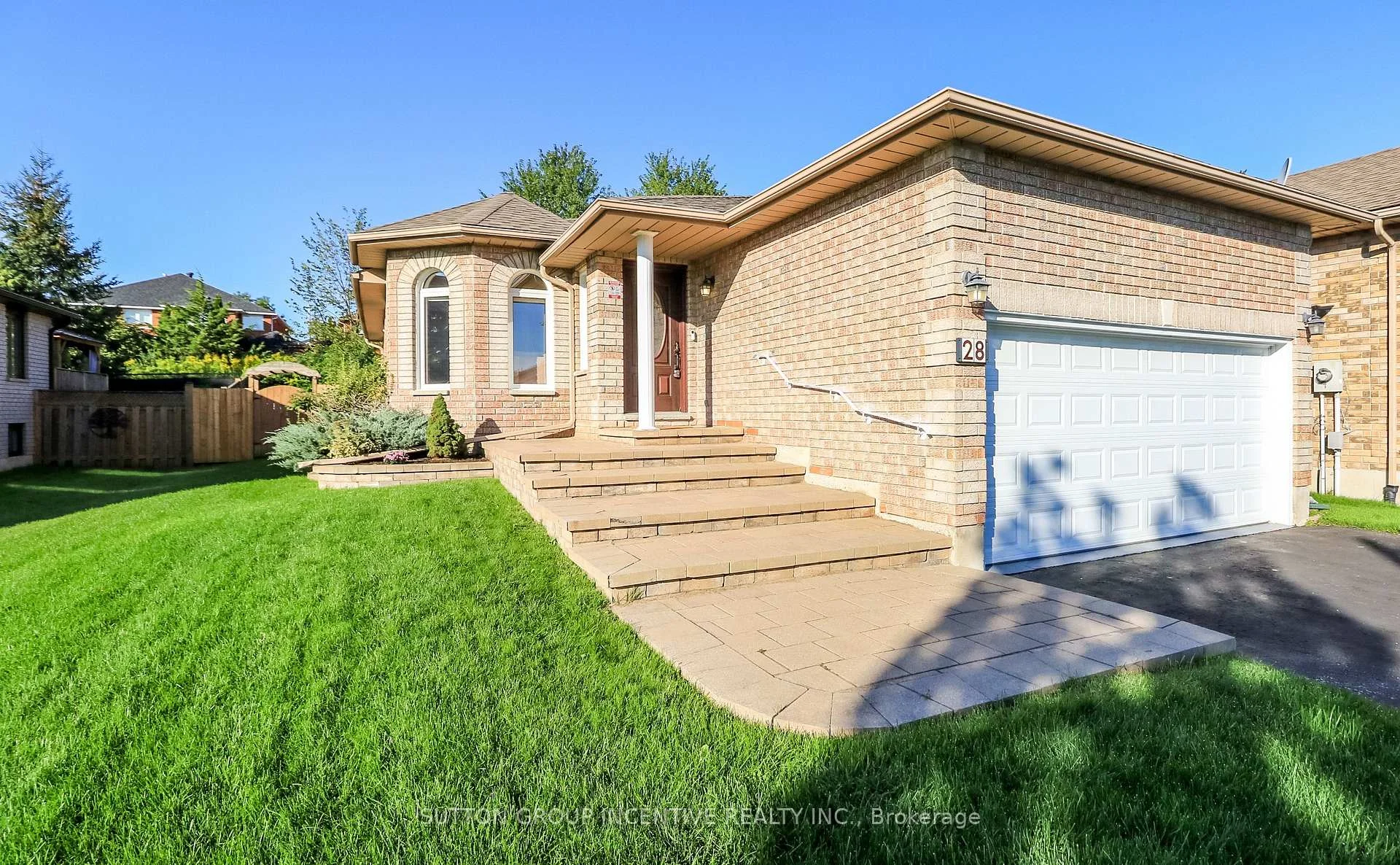 Photo 10 of 28 Brookfield Crescent, Barrie, Bayshore — HOMEH