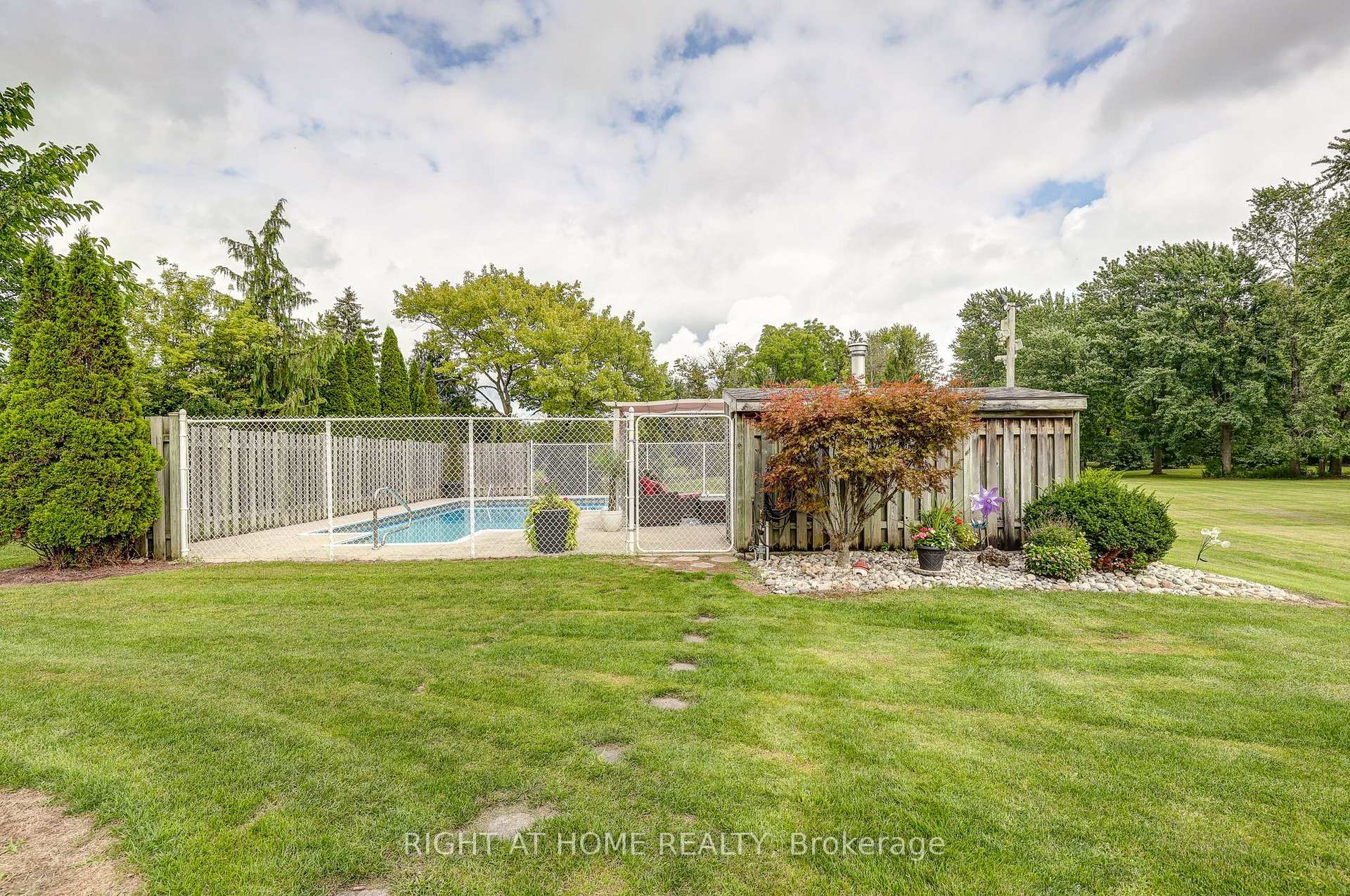 Photo 16 of 41 Goshen Street S, Bluewater, Zurich — HOMEH