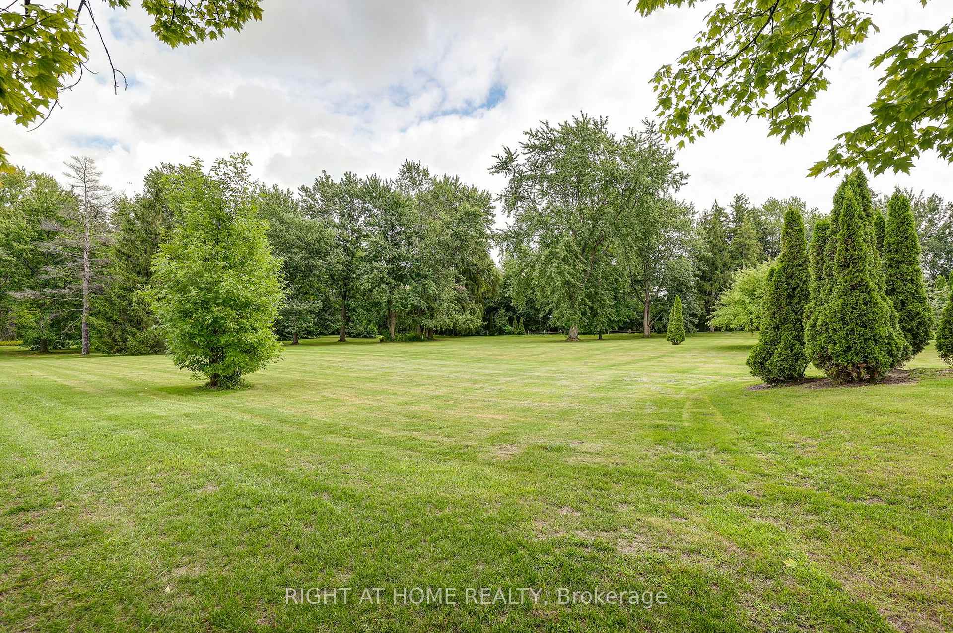 Photo 18 of 41 Goshen Street S, Bluewater, Zurich — HOMEH