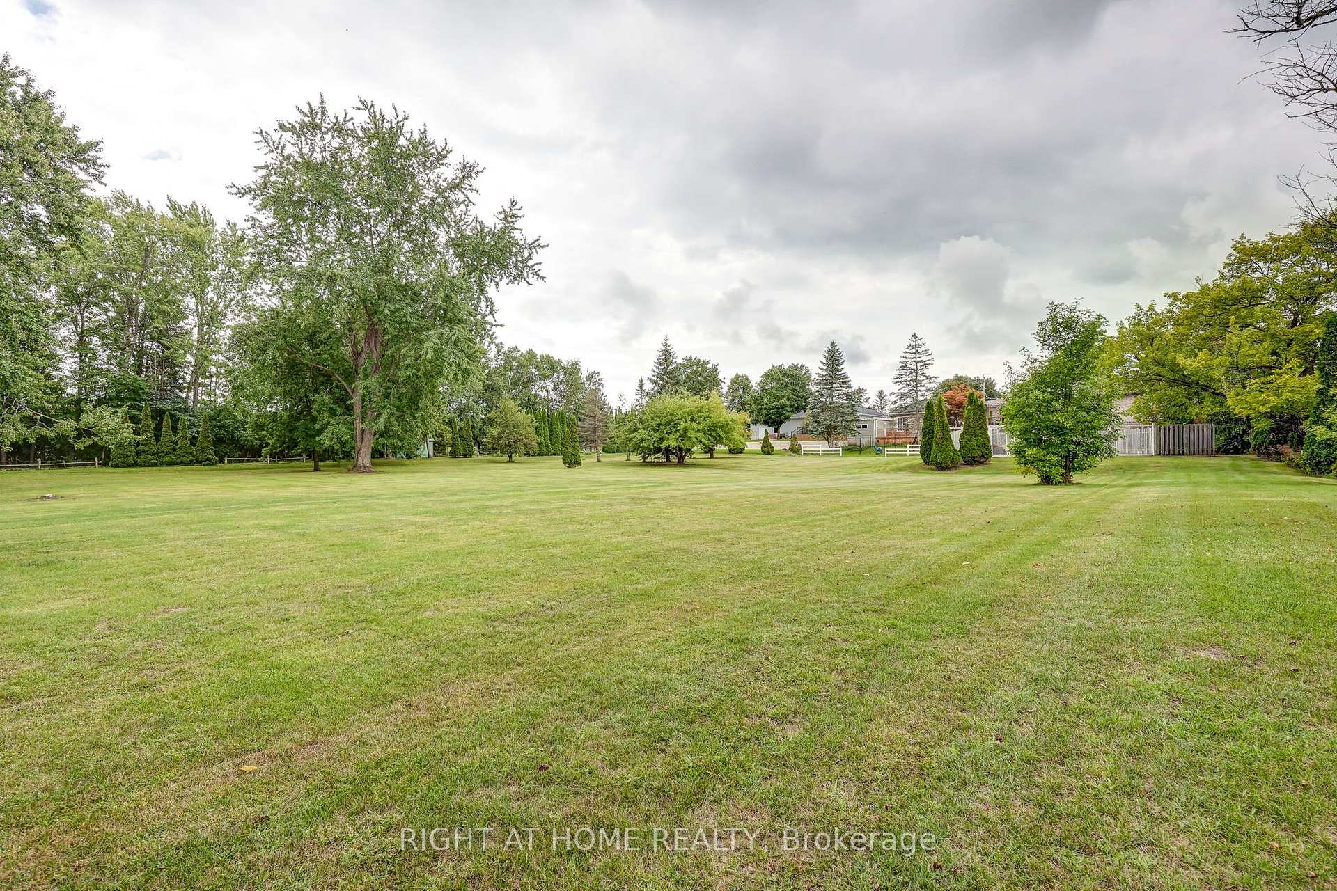 Photo 20 of 41 Goshen Street S, Bluewater, Zurich — HOMEH