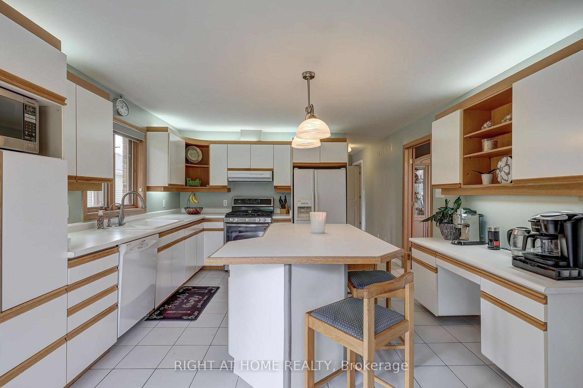 Photo 31 of 41 Goshen Street S, Bluewater, Zurich — HOMEH