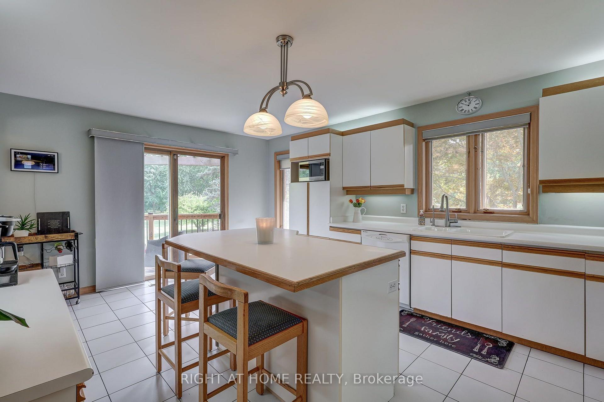 Photo 32 of 41 Goshen Street S, Bluewater, Zurich — HOMEH