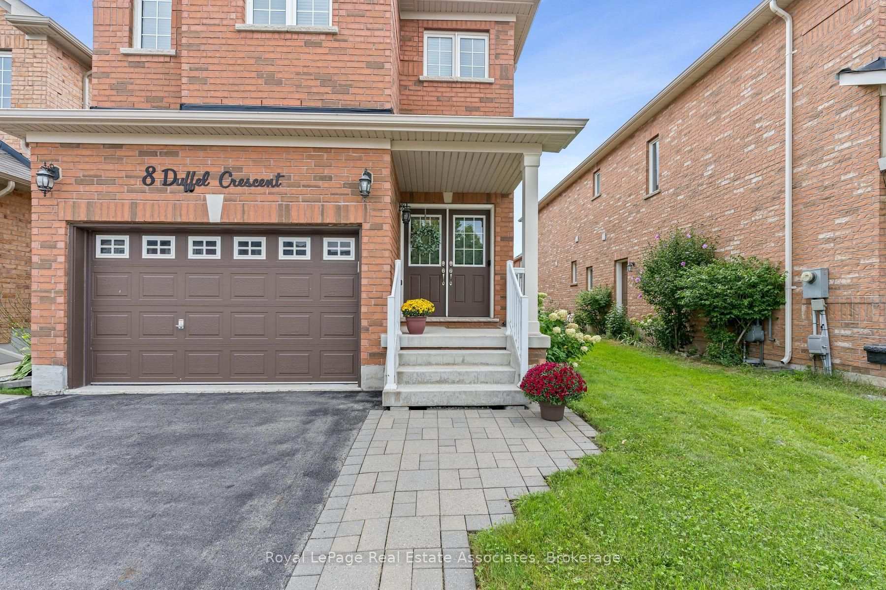 Photo 2 of 8 Duffel Crescent, Halton Hills, Georgetown — HOMEH