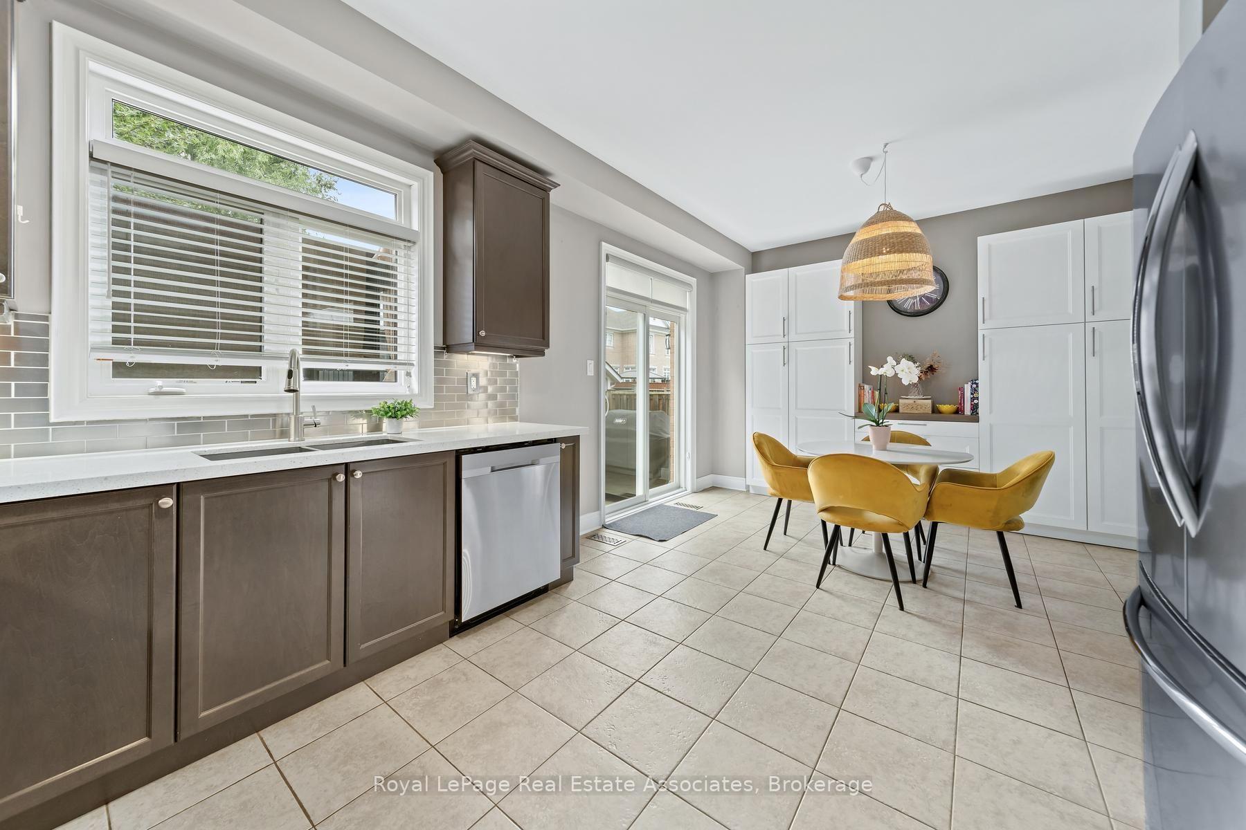 Photo 13 of 8 Duffel Crescent, Halton Hills, Georgetown — HOMEH