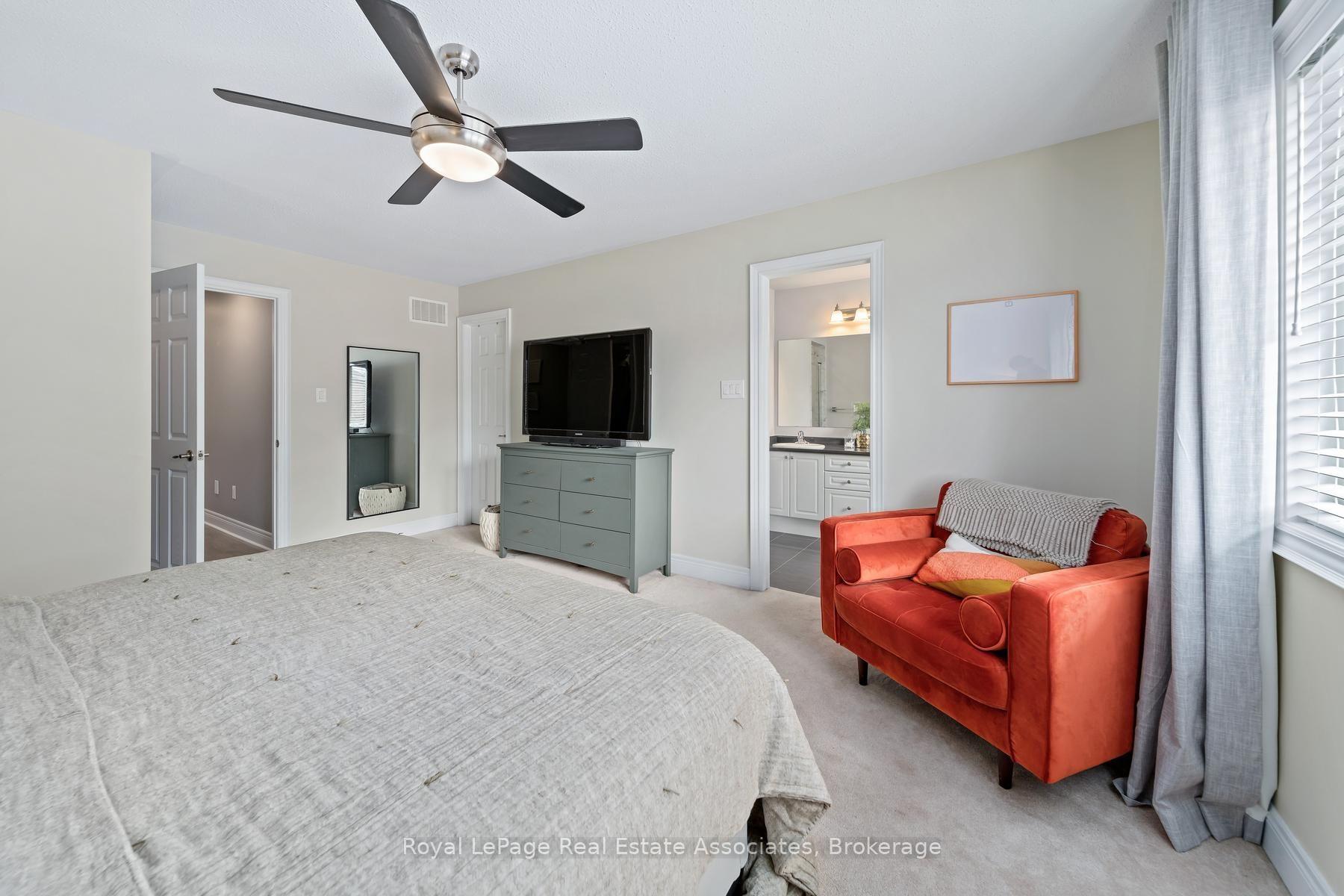 Photo 19 of 8 Duffel Crescent, Halton Hills, Georgetown — HOMEH