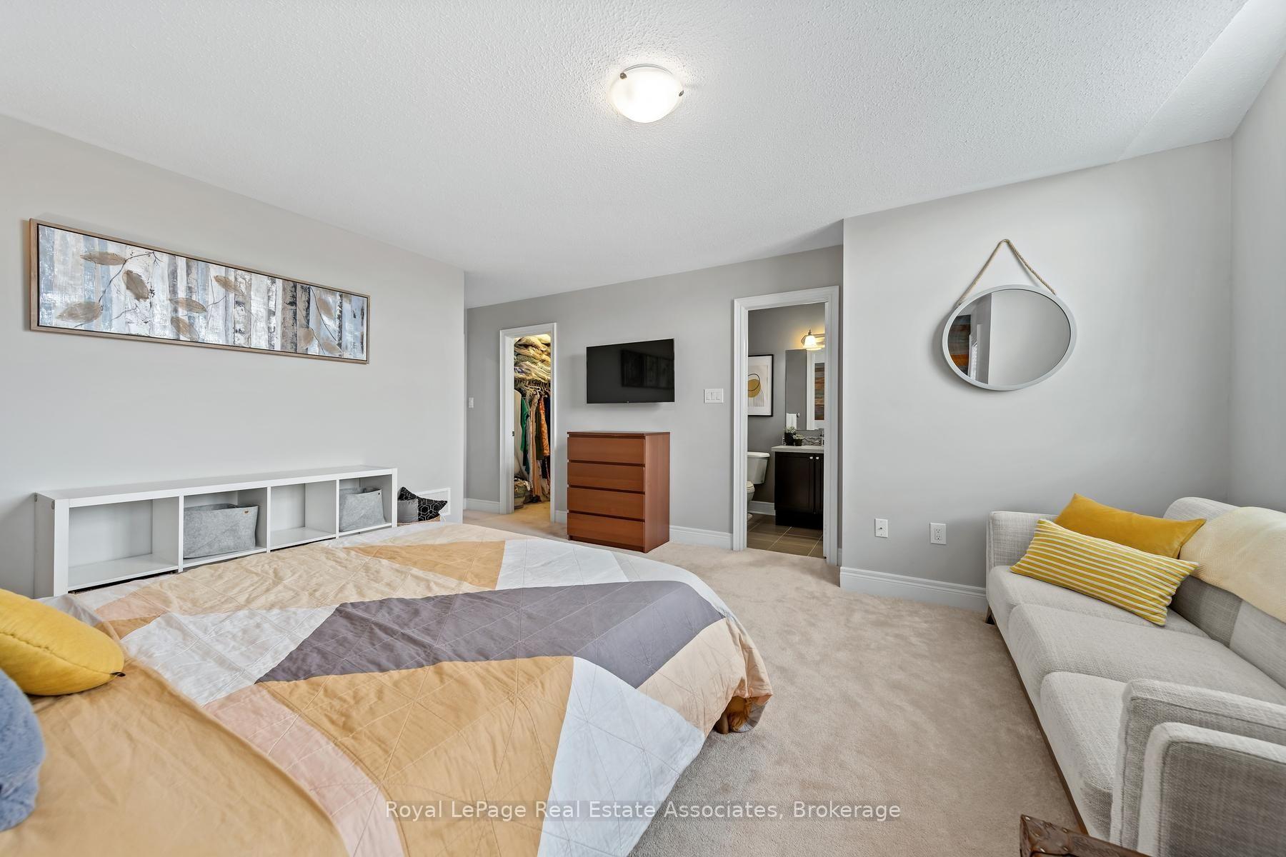 Photo 23 of 8 Duffel Crescent, Halton Hills, Georgetown — HOMEH