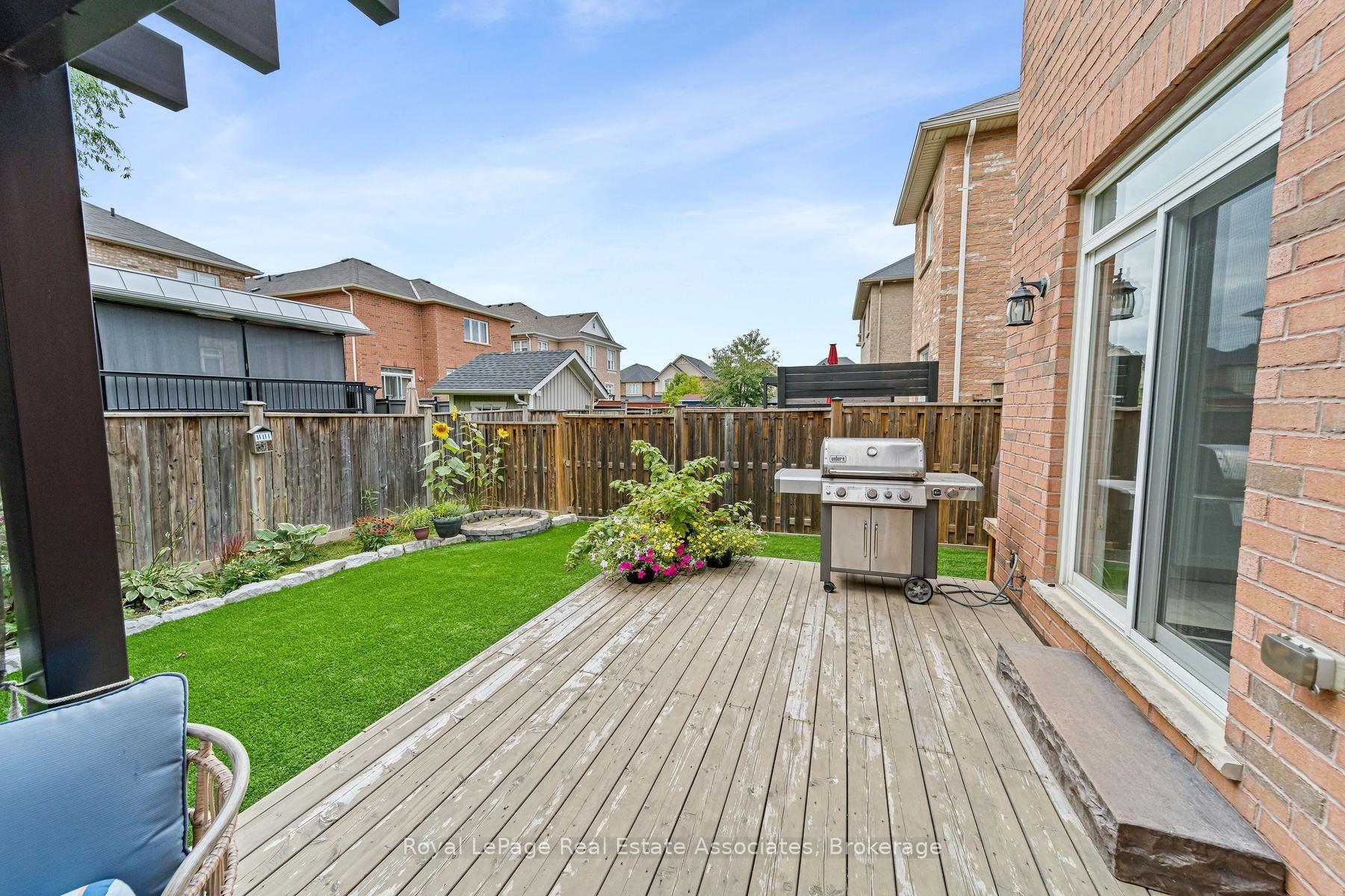 Photo 30 of 8 Duffel Crescent, Halton Hills, Georgetown — HOMEH