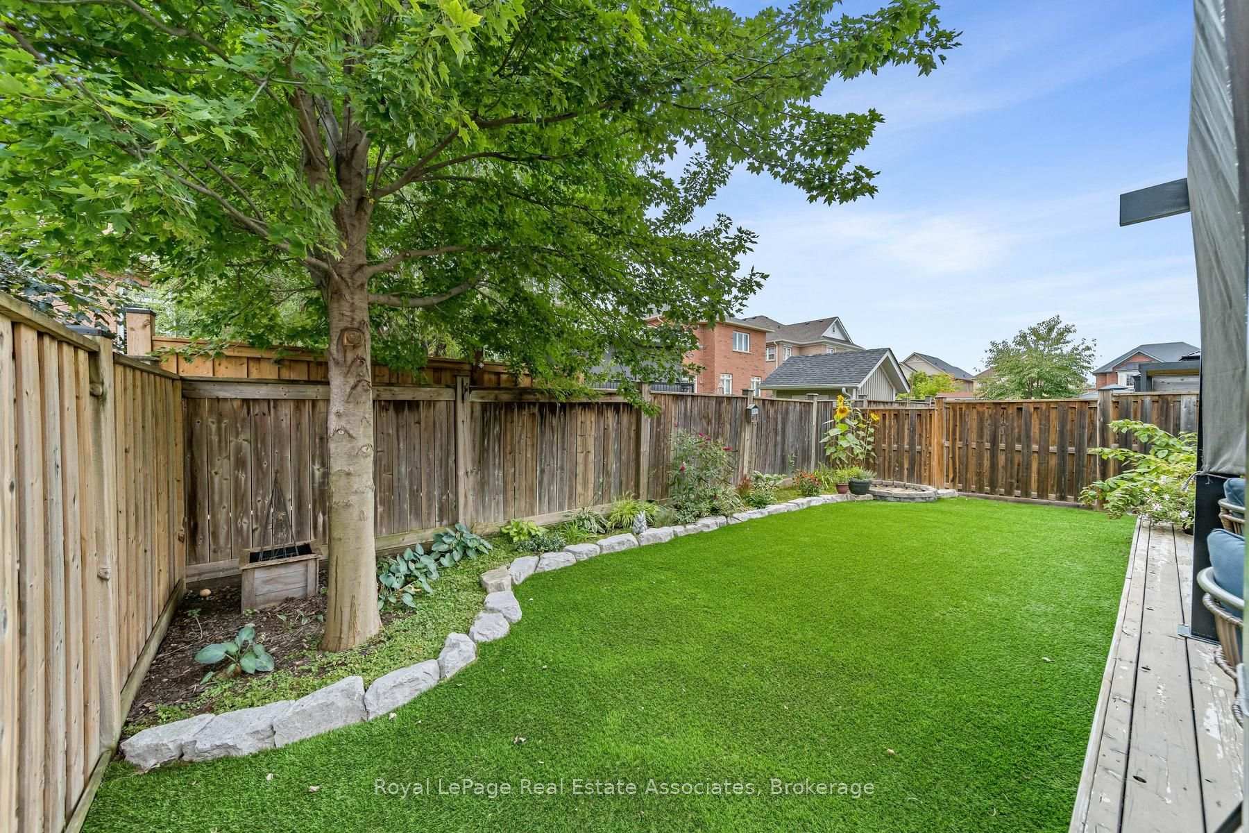Photo 33 of 8 Duffel Crescent, Halton Hills, Georgetown — HOMEH