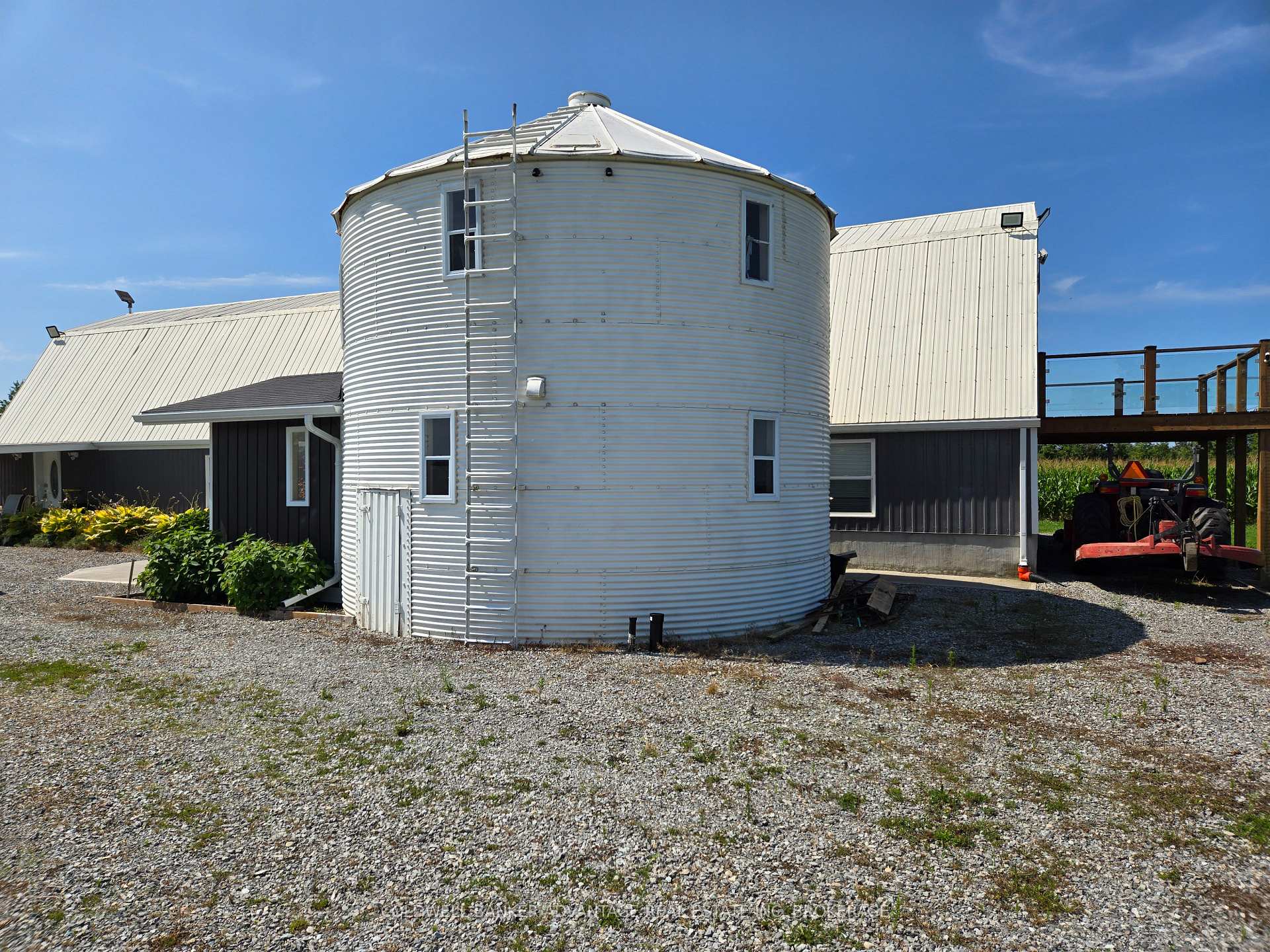 Photo 3 of 8731 Ridge Road, Niagara Falls, Schisler — HOMEH