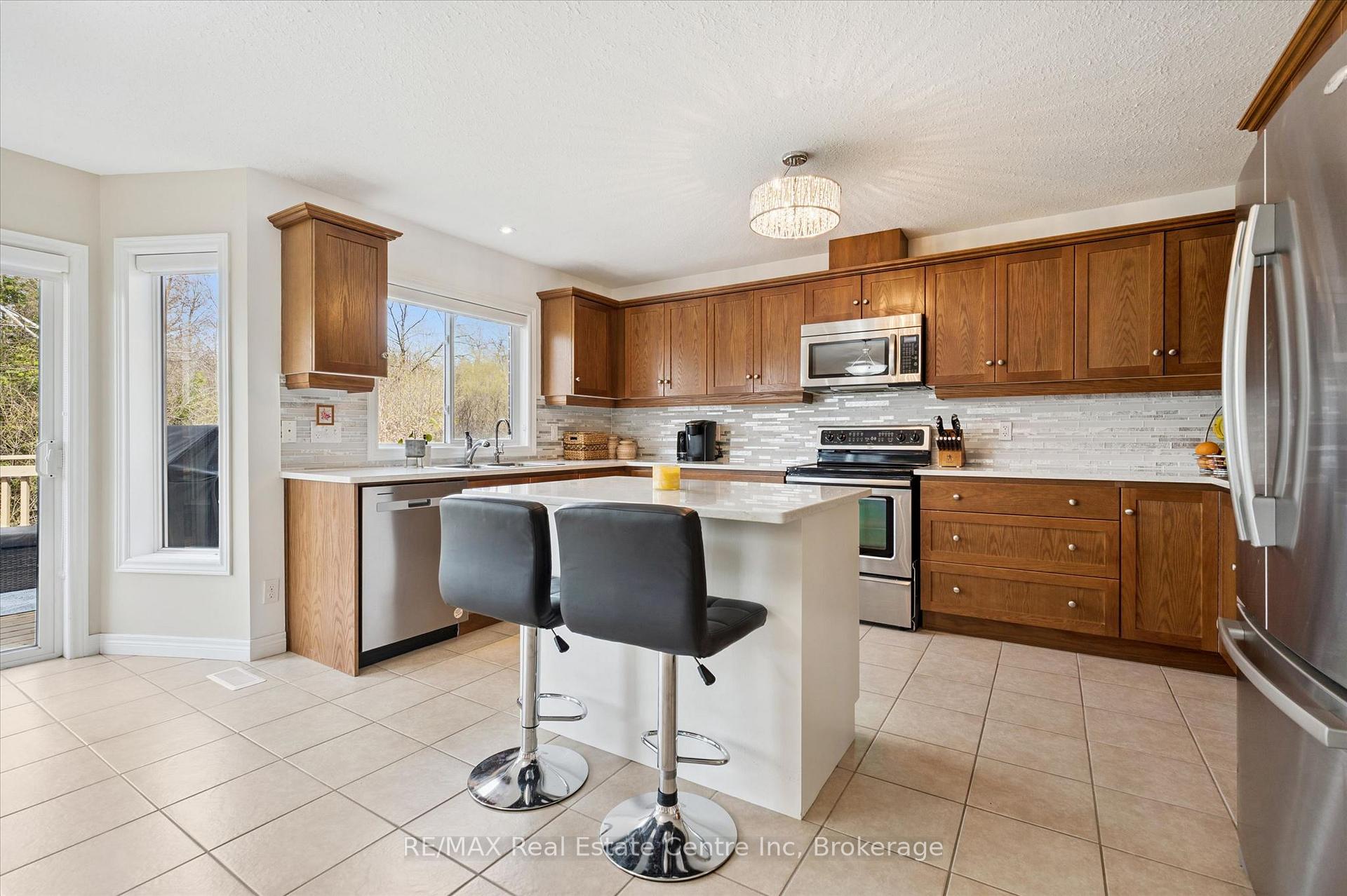 Photo 3 of 556 Black Street, Centre Wellington, Fergus — HOMEH