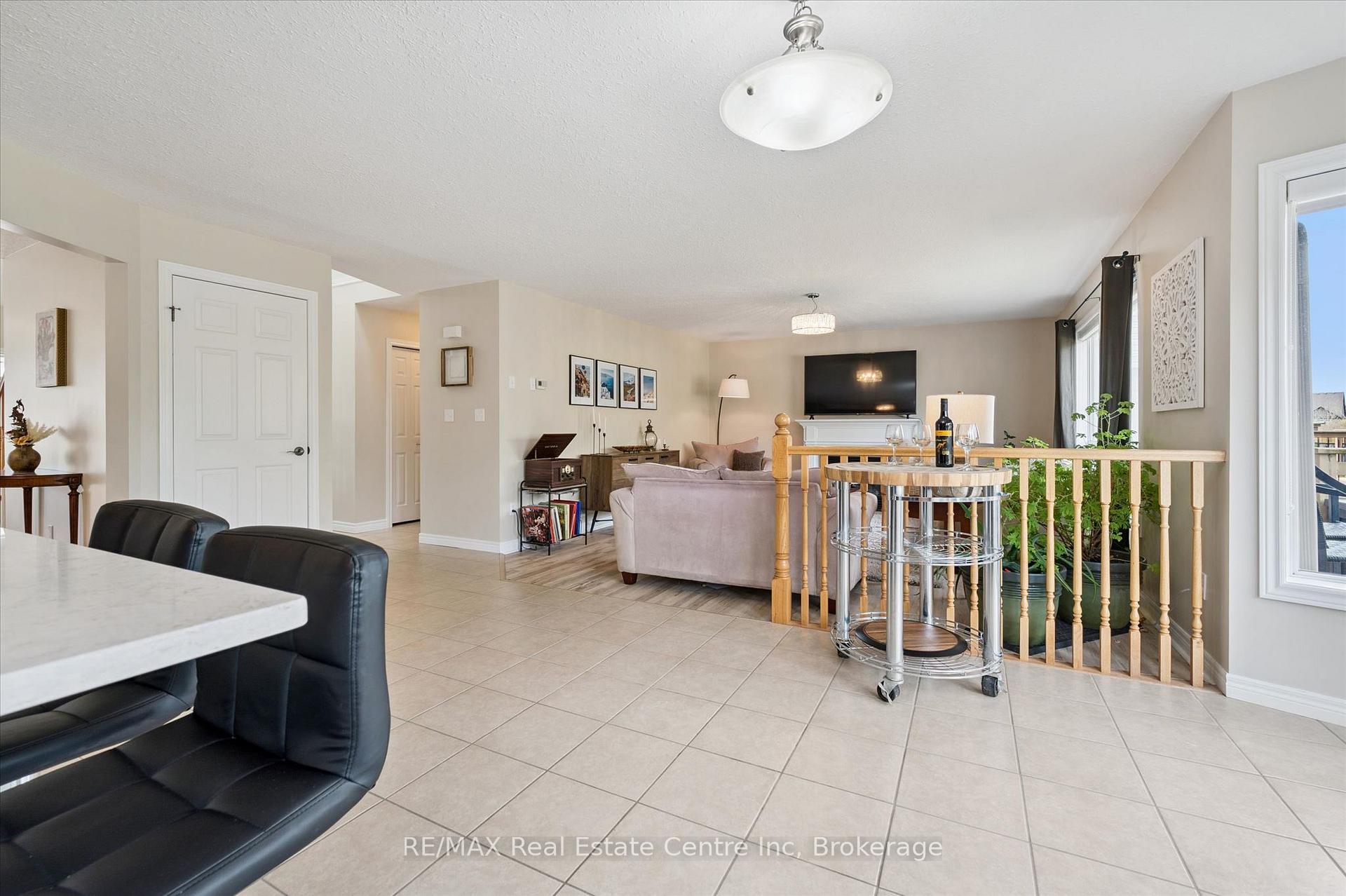 Photo 4 of 556 Black Street, Centre Wellington, Fergus — HOMEH