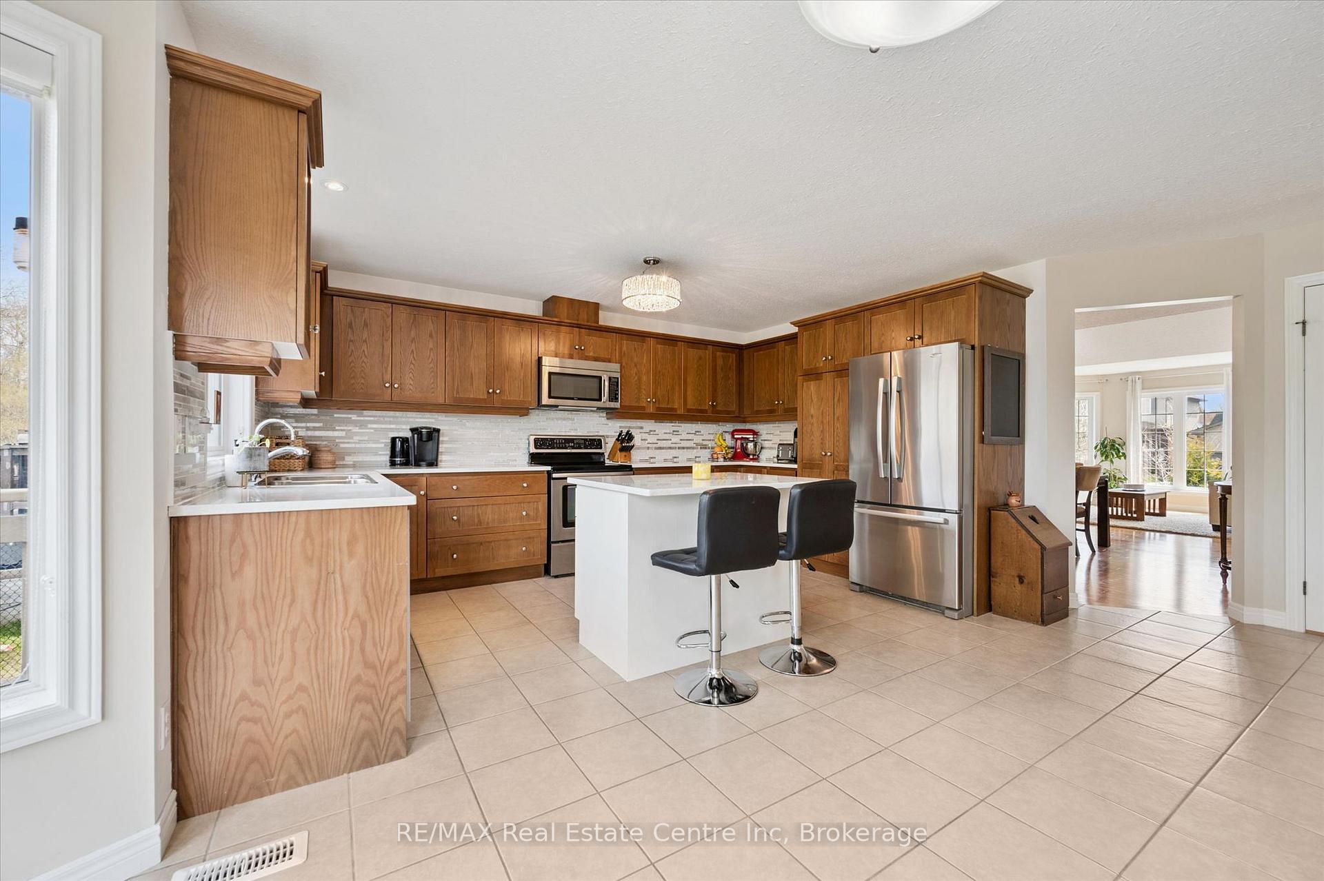 Photo 13 of 556 Black Street, Centre Wellington, Fergus — HOMEH