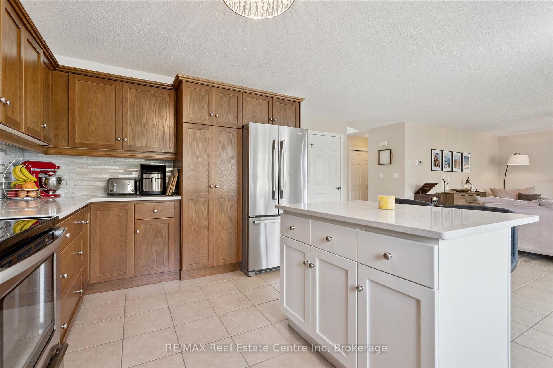 Photo 15 of 556 Black Street, Centre Wellington, Fergus — HOMEH