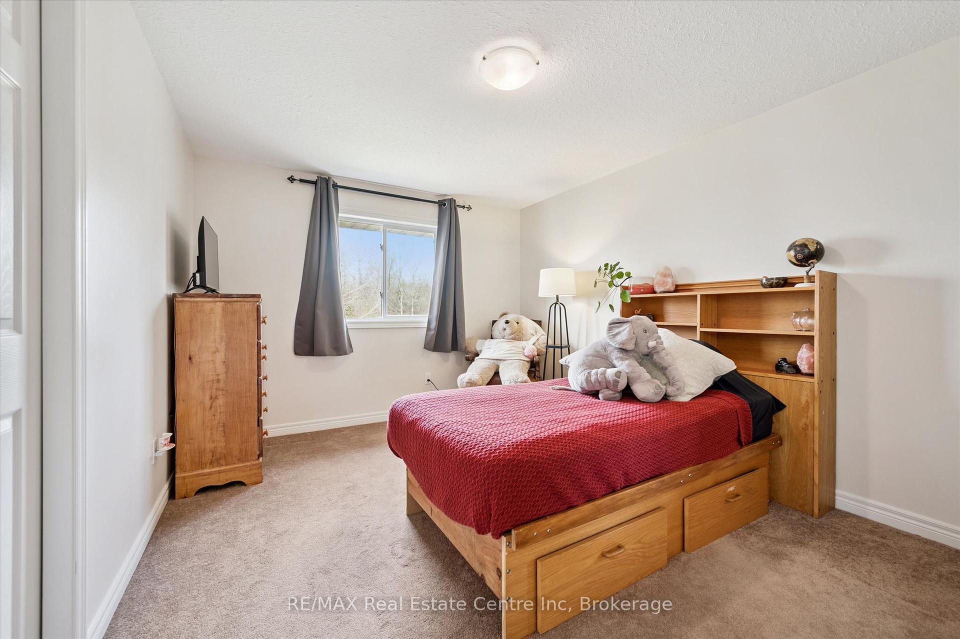 Photo 23 of 556 Black Street, Centre Wellington, Fergus — HOMEH