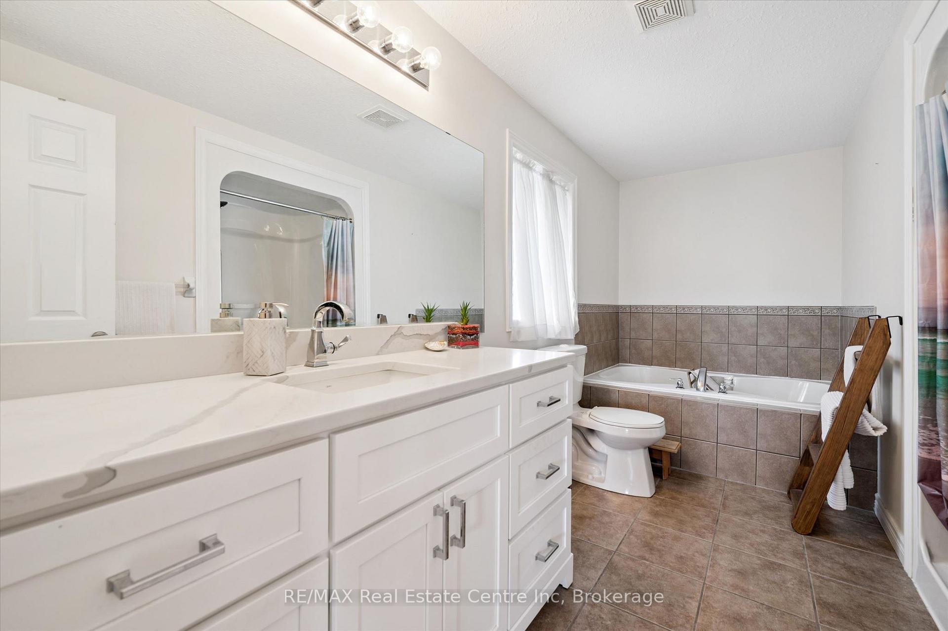 Photo 31 of 556 Black Street, Centre Wellington, Fergus — HOMEH