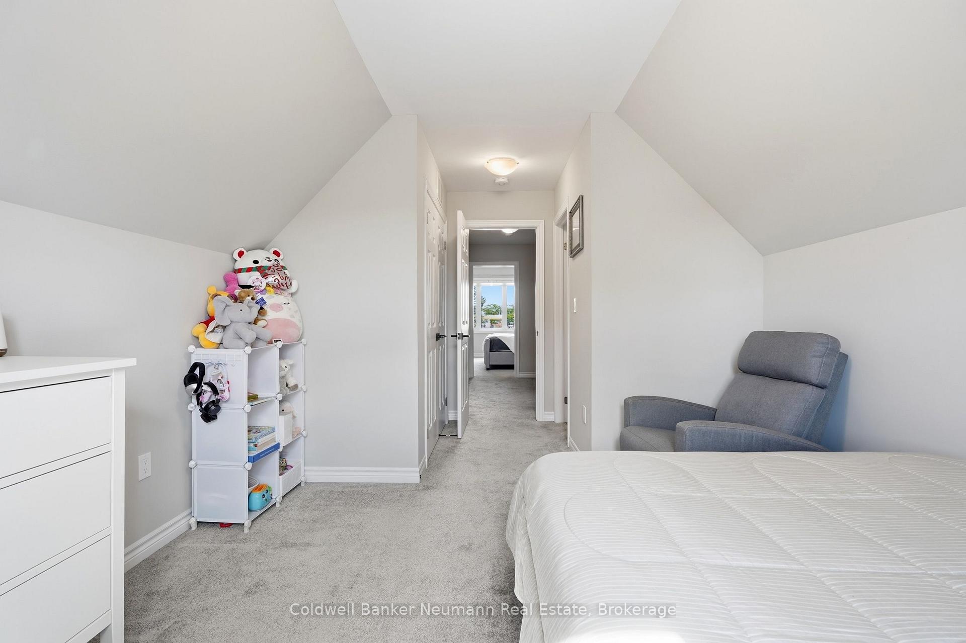 Photo 34 of 3 Braida Lane, Halton Hills, Acton — HOMEH