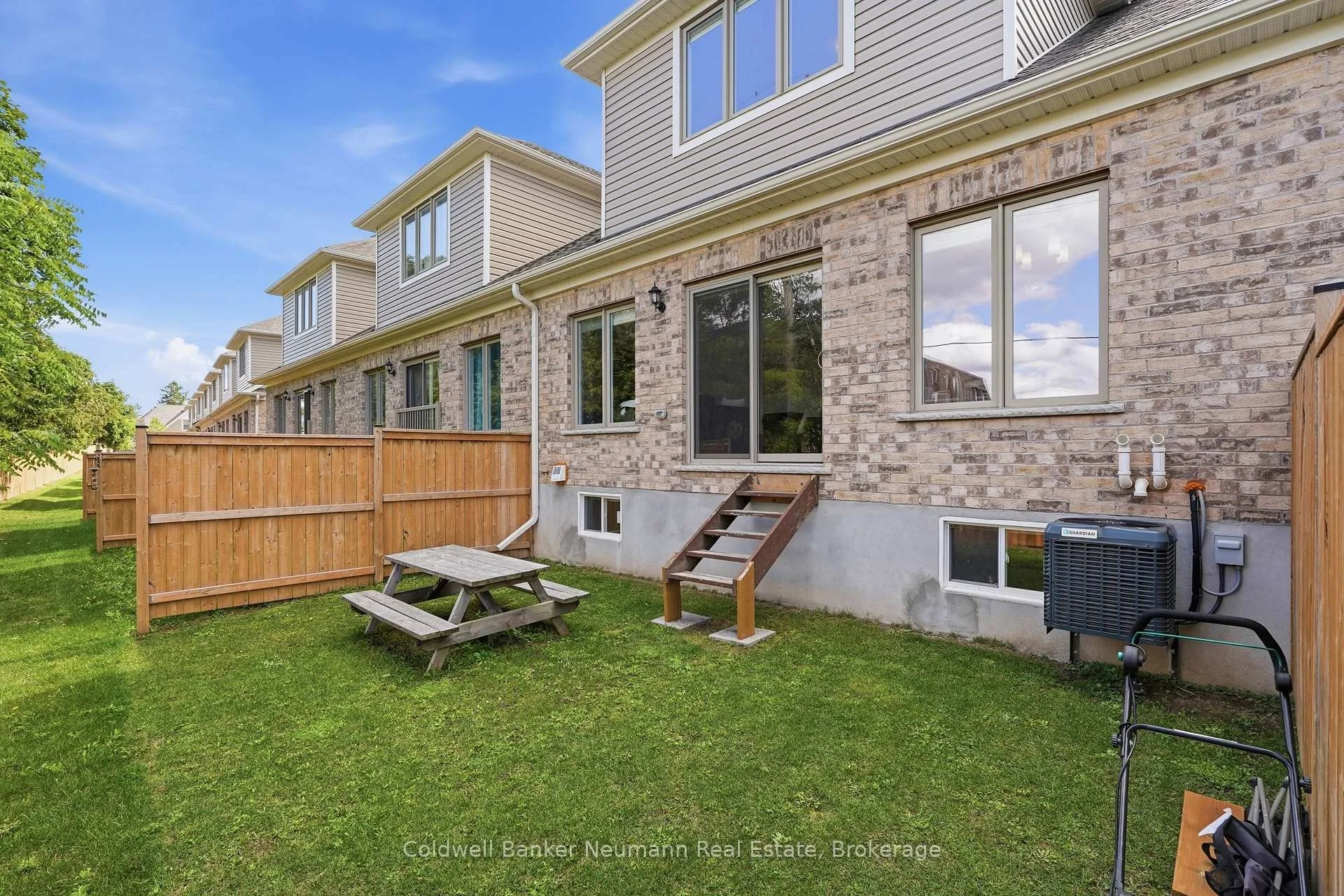 Photo 44 of 3 Braida Lane, Halton Hills, Acton — HOMEH