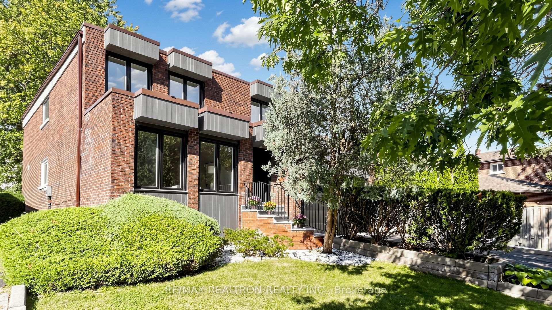 Photo 2 of 41 Beardmore Crescent, North York, Bayview Woods-Steeles — HOMEH