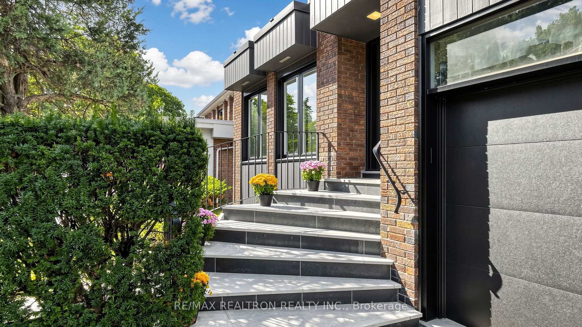 Photo 3 of 41 Beardmore Crescent, North York, Bayview Woods-Steeles — HOMEH