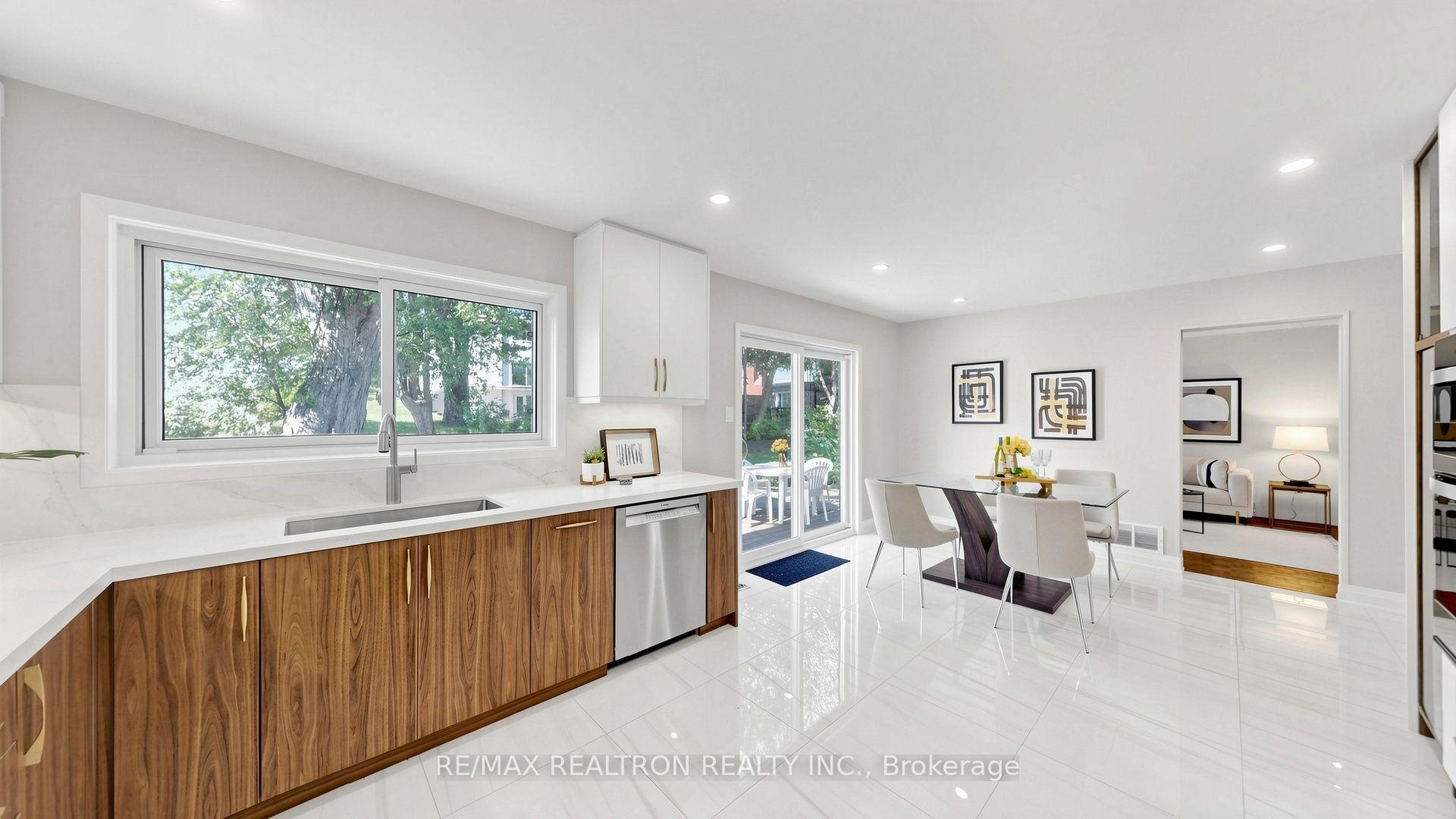Photo 15 of 41 Beardmore Crescent, North York, Bayview Woods-Steeles — HOMEH