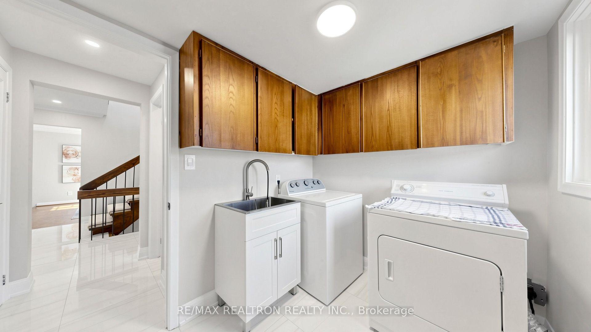 Photo 17 of 41 Beardmore Crescent, North York, Bayview Woods-Steeles — HOMEH