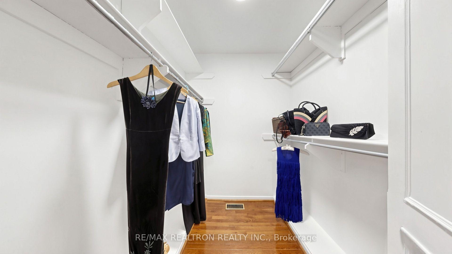 Photo 24 of 41 Beardmore Crescent, North York, Bayview Woods-Steeles — HOMEH