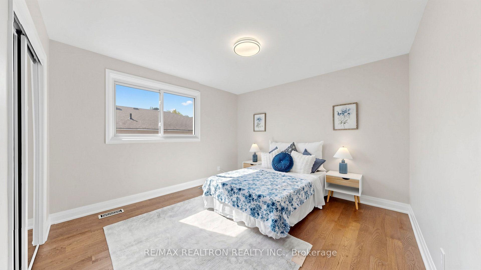 Photo 31 of 41 Beardmore Crescent, North York, Bayview Woods-Steeles — HOMEH